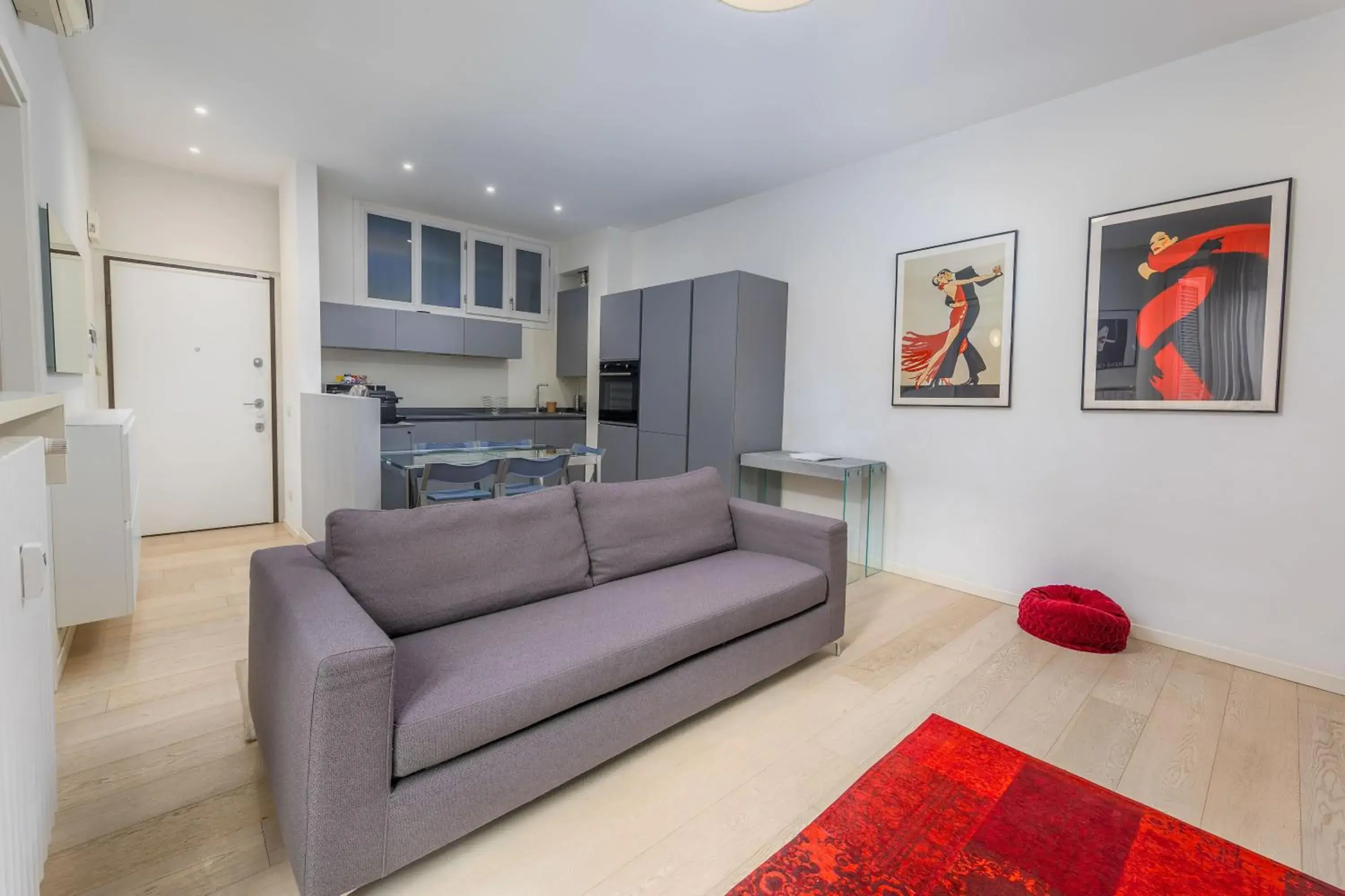 Two-Bedroom Apartment in Kramer House, in the fashion district! Two-Bedroom Apartment in Kramer House, in the fashion district!