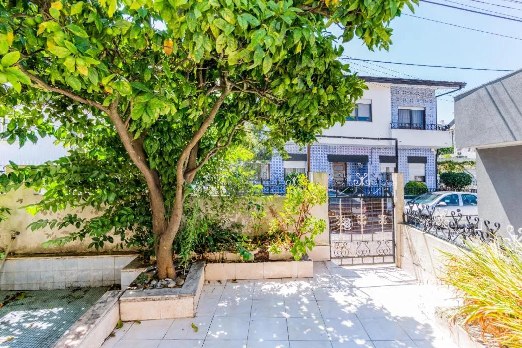 Property building in Casa dos Azulejos