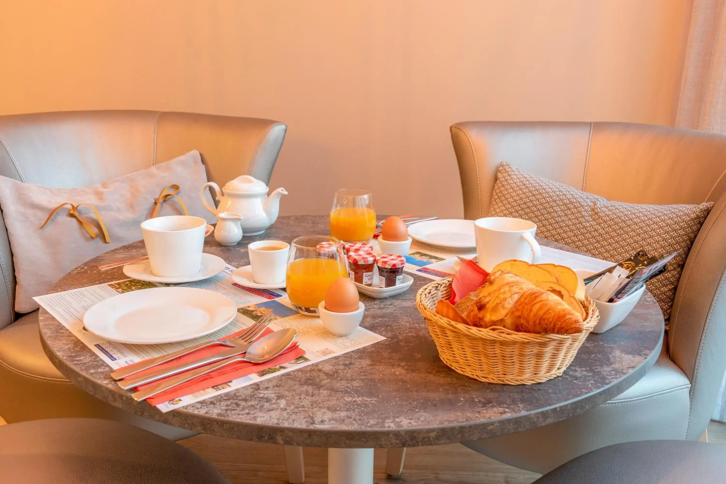 Breakfast in Hôtel L'Empreinte Breakfast in Hôtel L'Empreinte