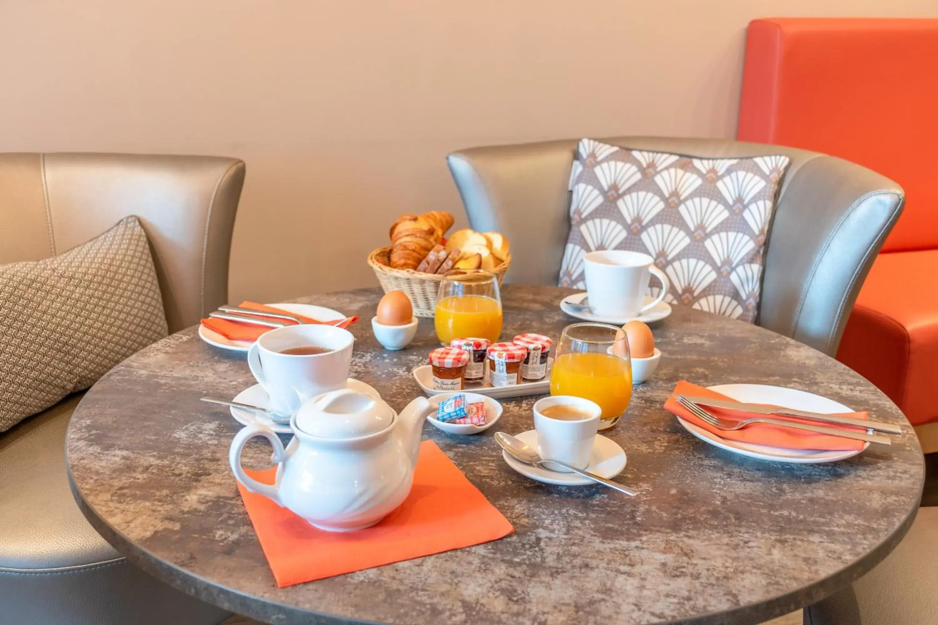 Breakfast in Hôtel L'Empreinte Breakfast in Hôtel L'Empreinte