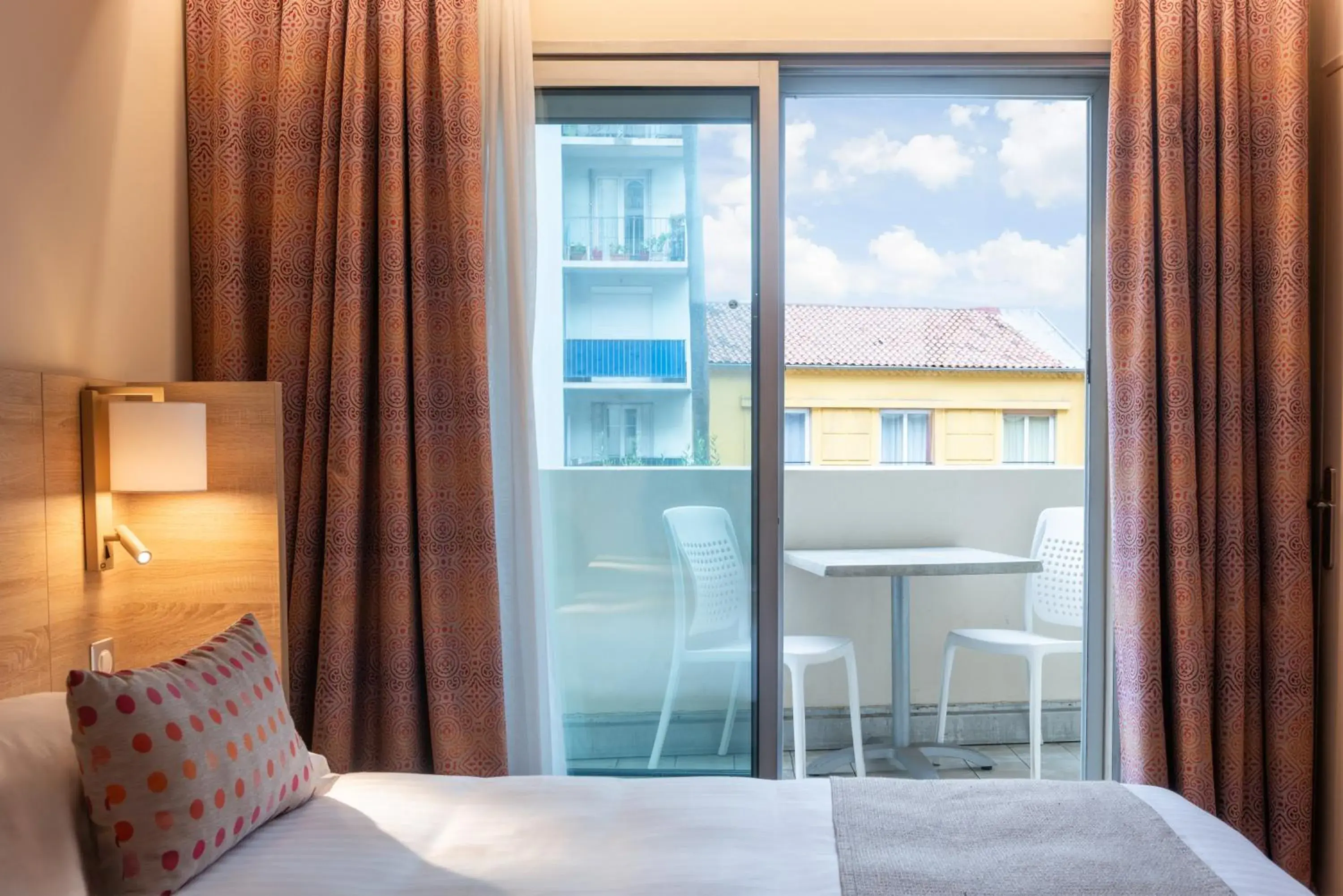 Balcony/Terrace, Bed in Hôtel L'Empreinte Balcony/Terrace, Bed in Hôtel L'Empreinte