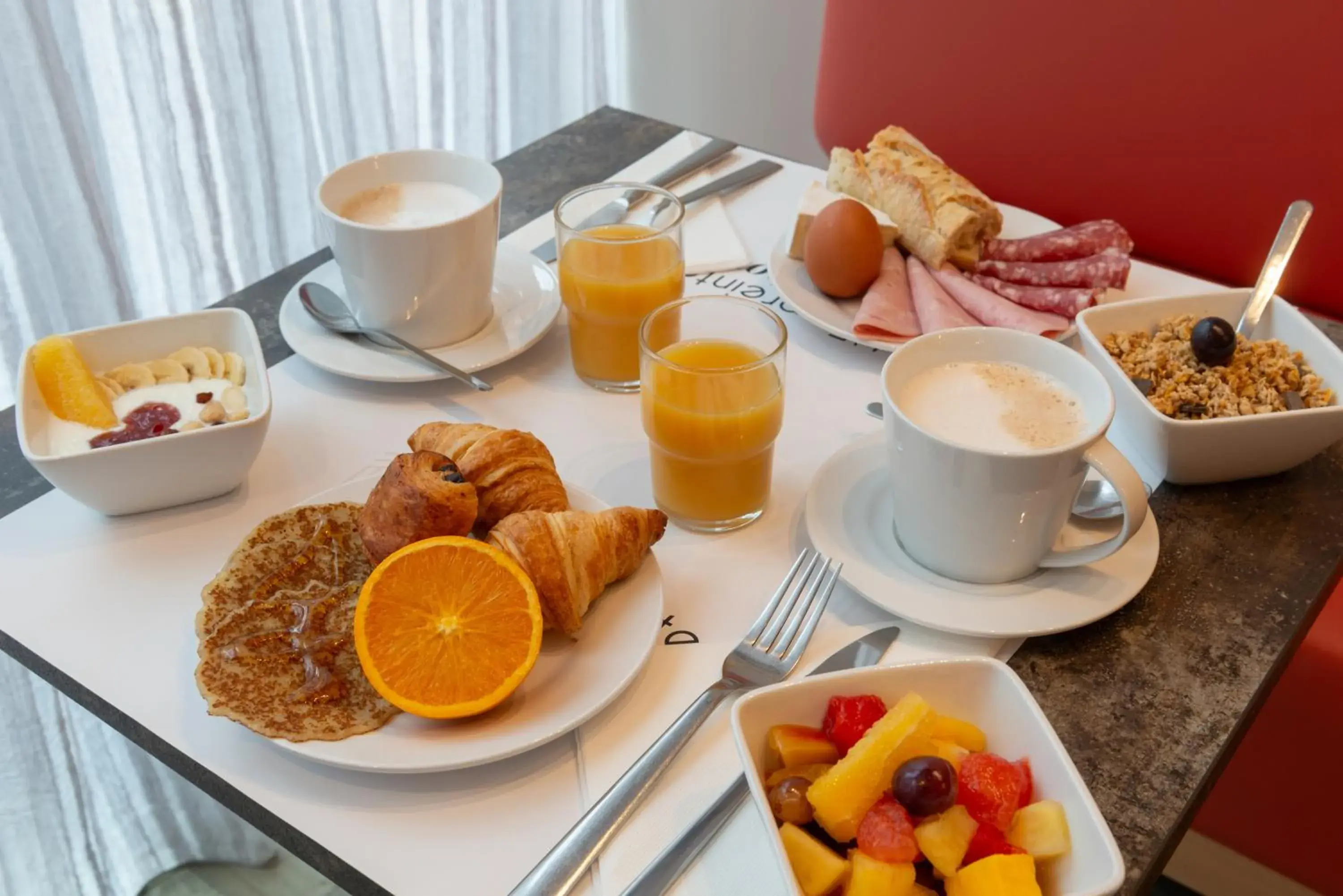 Breakfast in Hôtel L'Empreinte Breakfast in Hôtel L'Empreinte