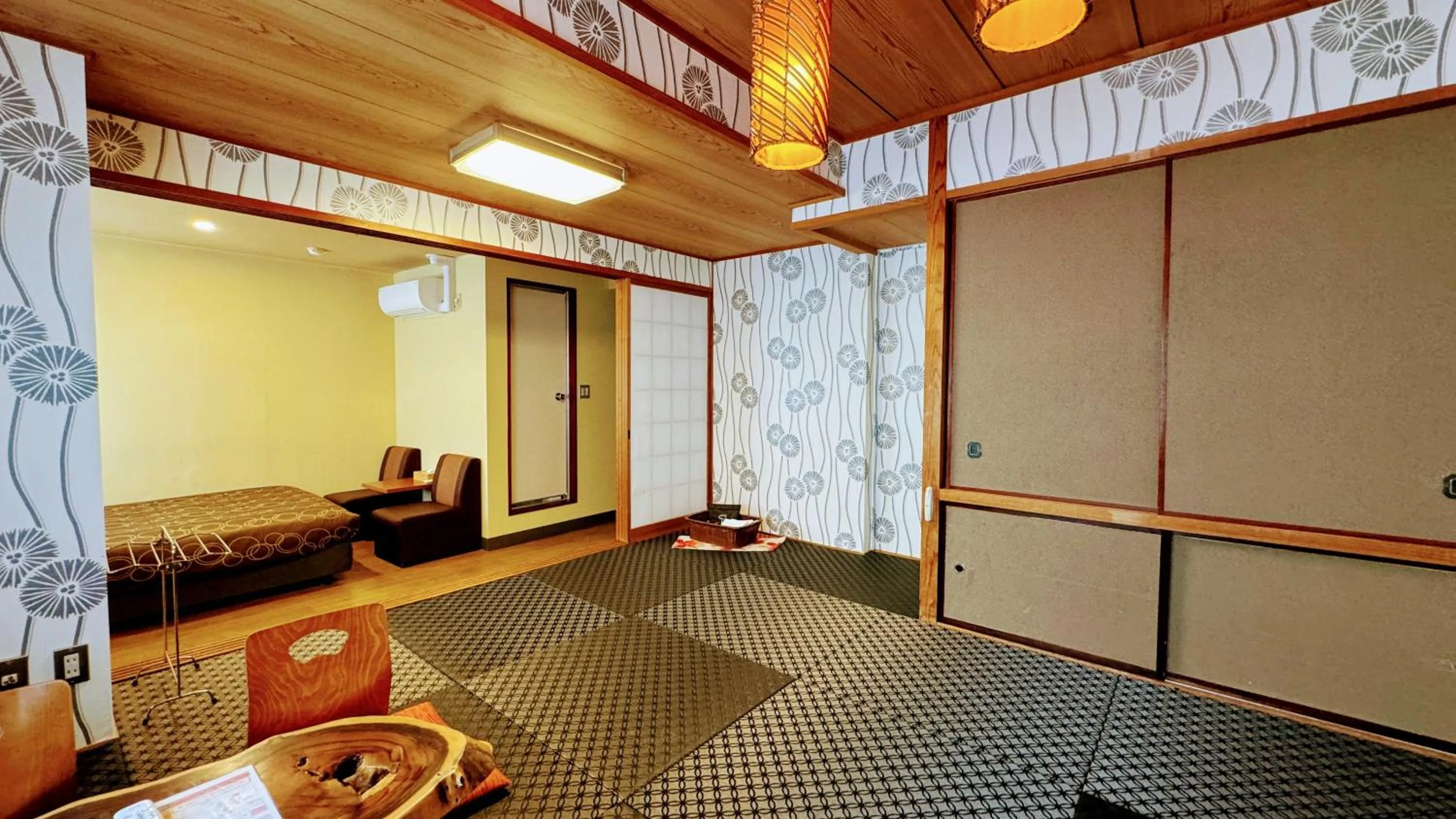 Photo of the whole room in Yufuin Akarinoyado