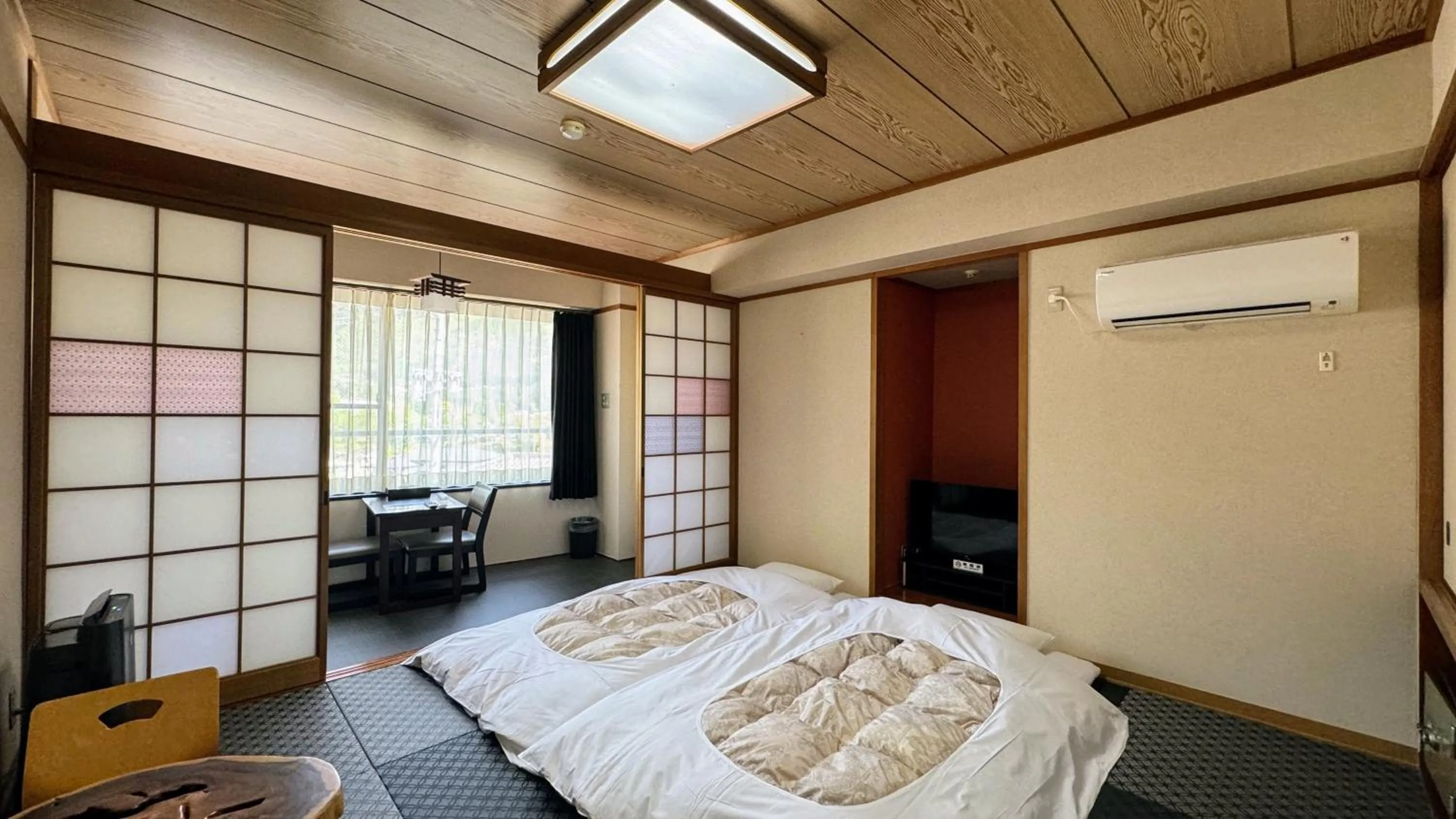 Photo of the whole room, Bed in Yufuin Akarinoyado