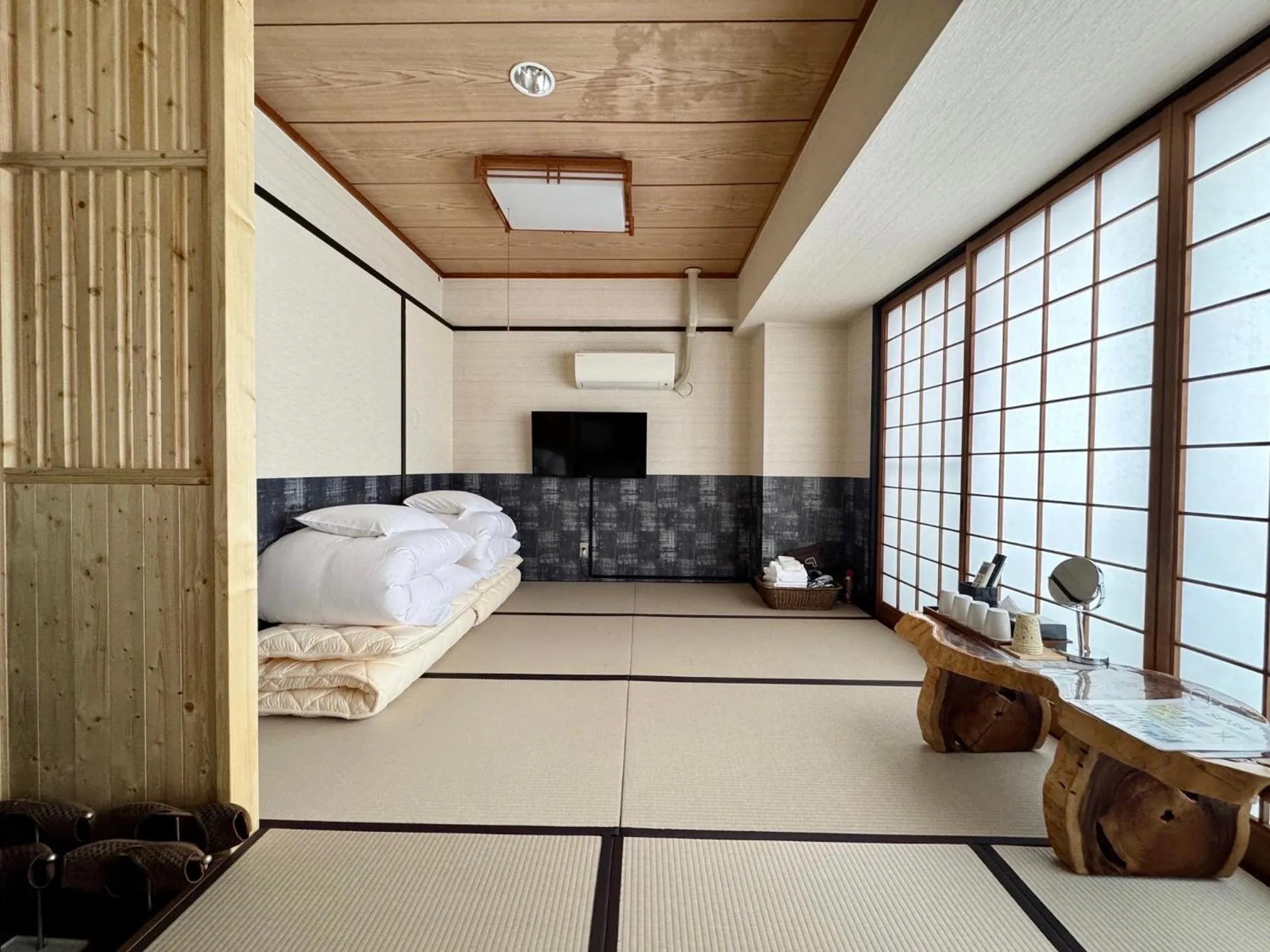 Photo of the whole room, Bed in Yufuin Akarinoyado