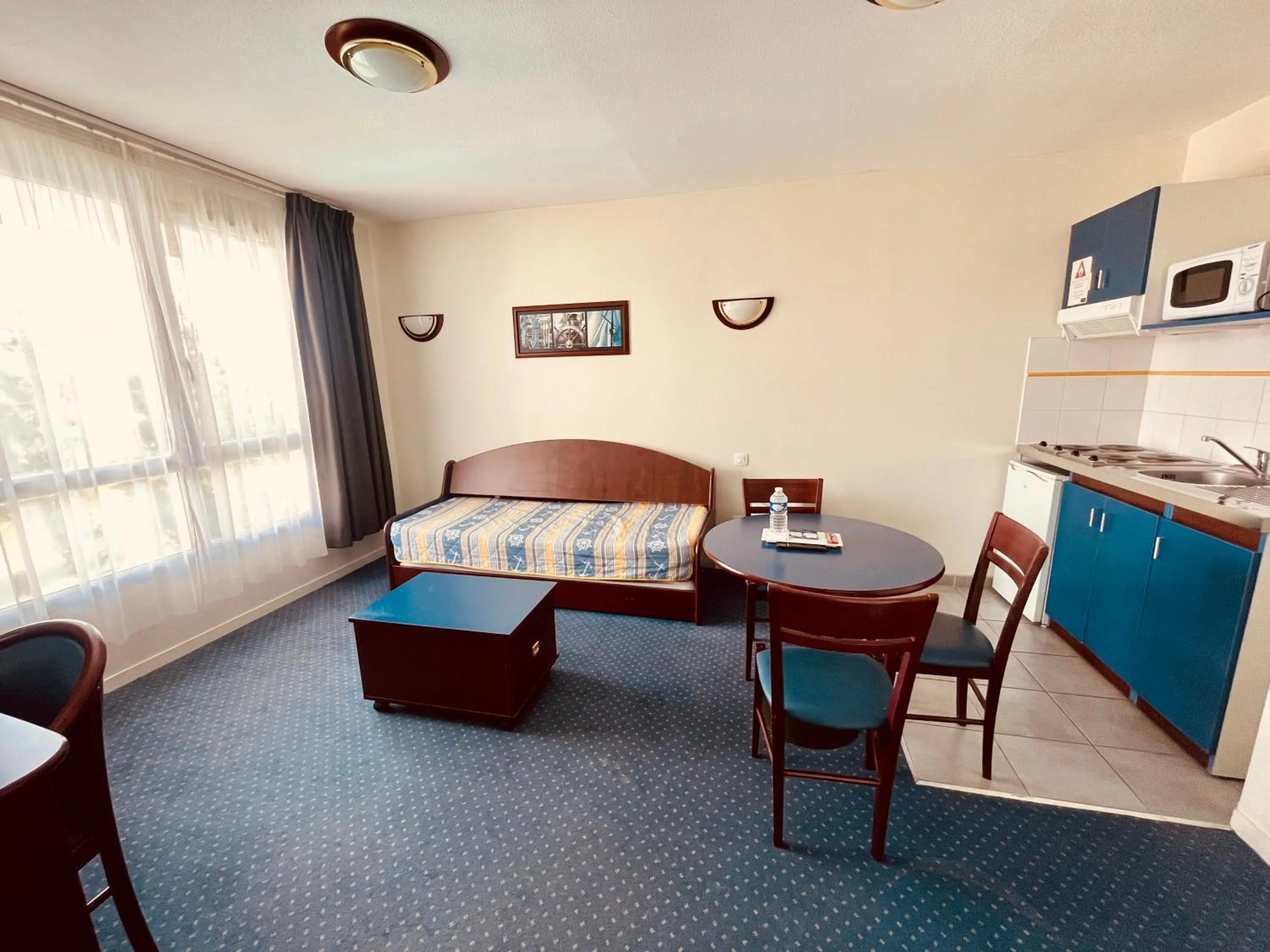 Kitchen or kitchenette in Comfort Aparthotel Carcassonne