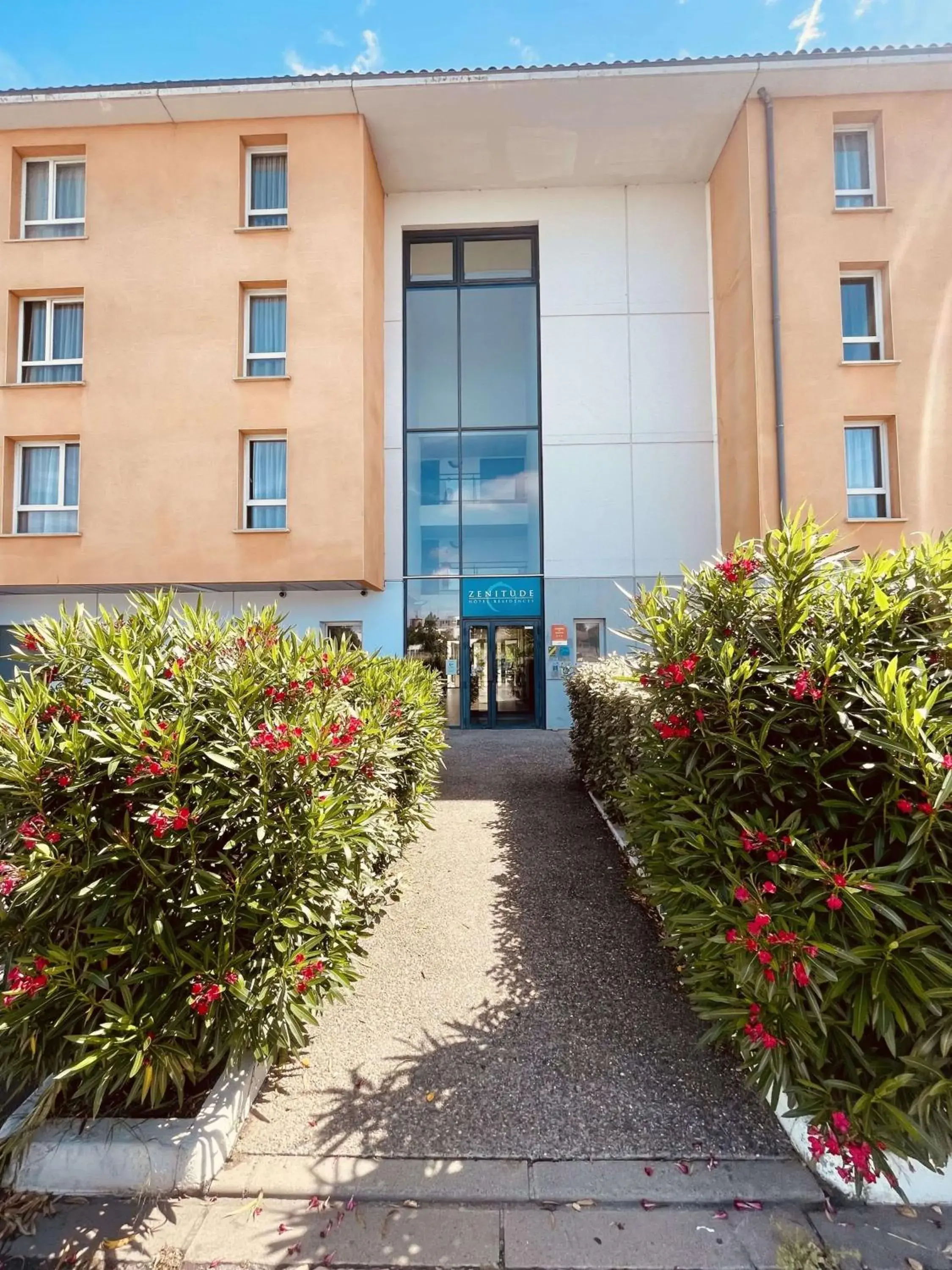Property building in Comfort Aparthotel Carcassonne Property building in Comfort Aparthotel Carcassonne