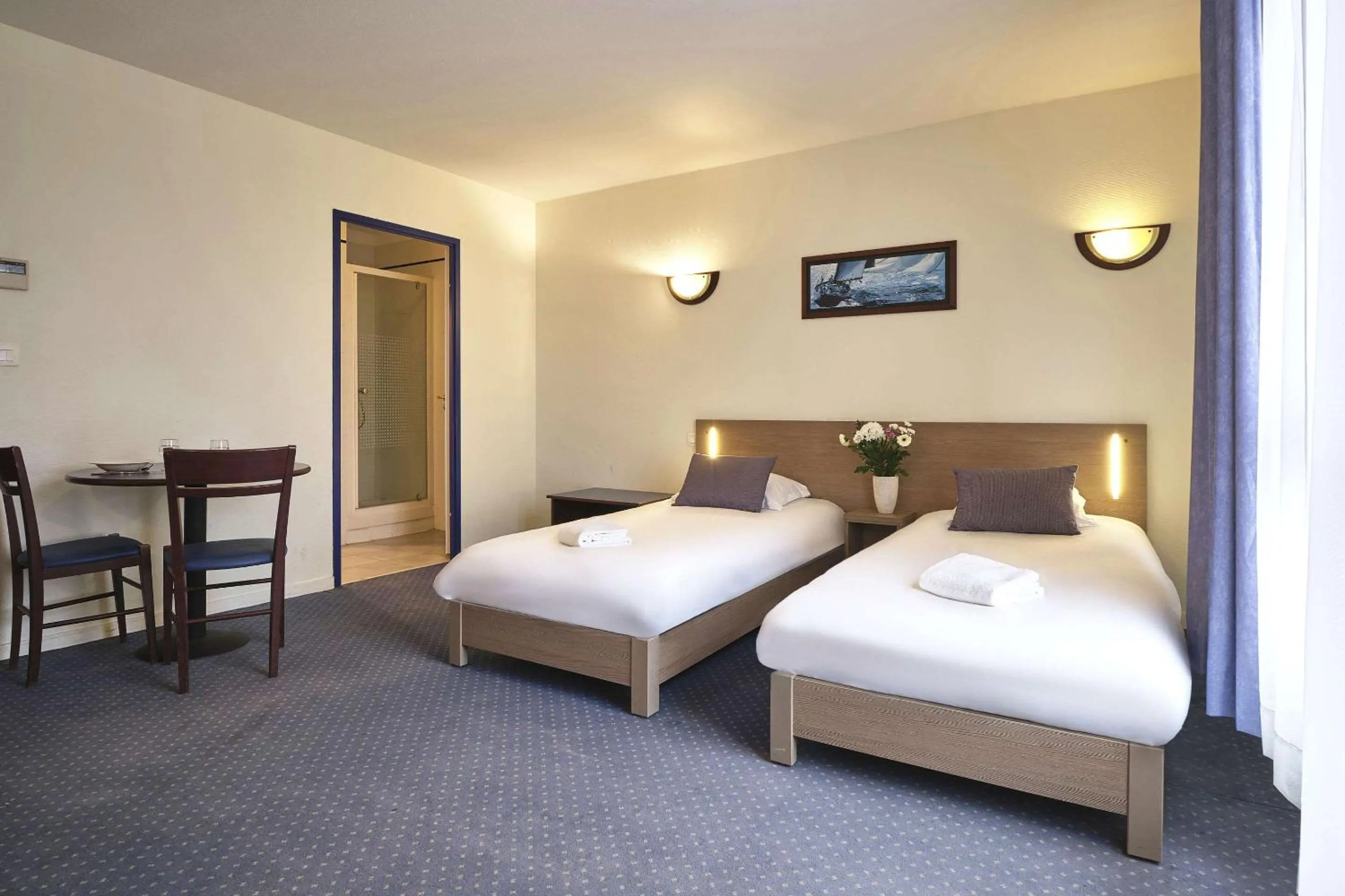 Bedroom, Bed in Comfort Aparthotel Carcassonne