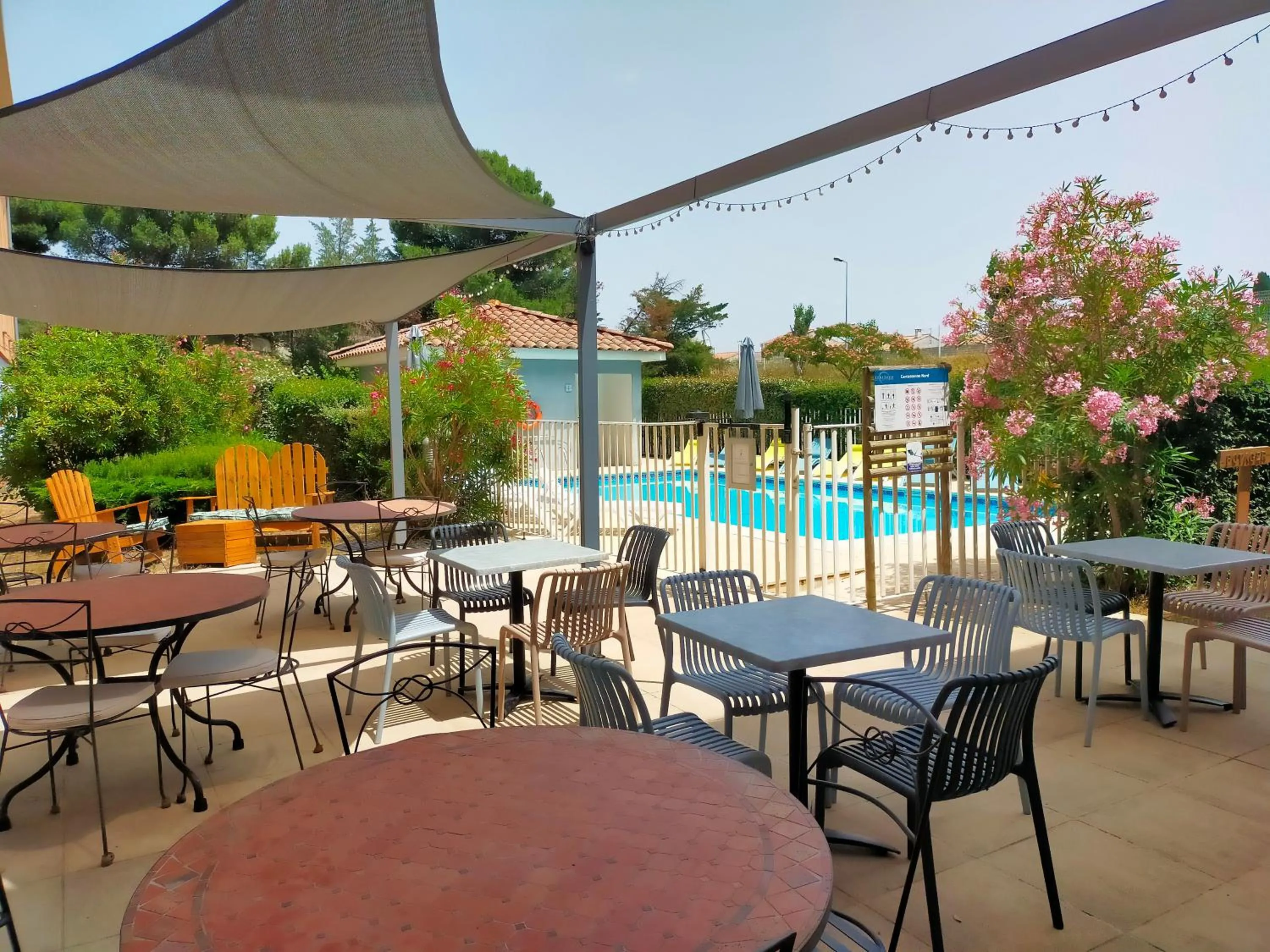 Patio in Comfort Aparthotel Carcassonne