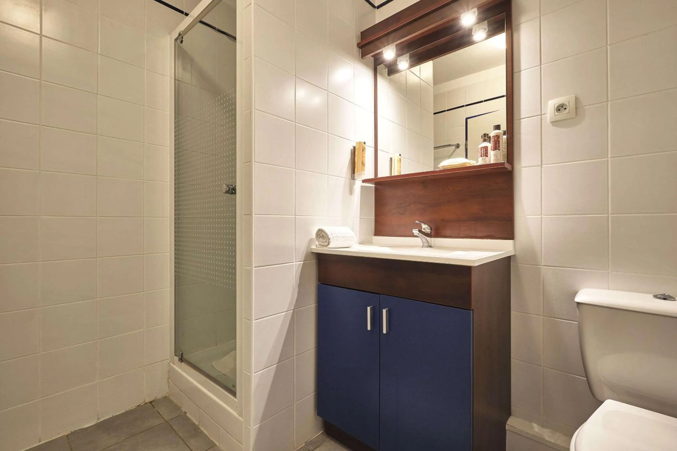 Shower in Comfort Aparthotel Carcassonne