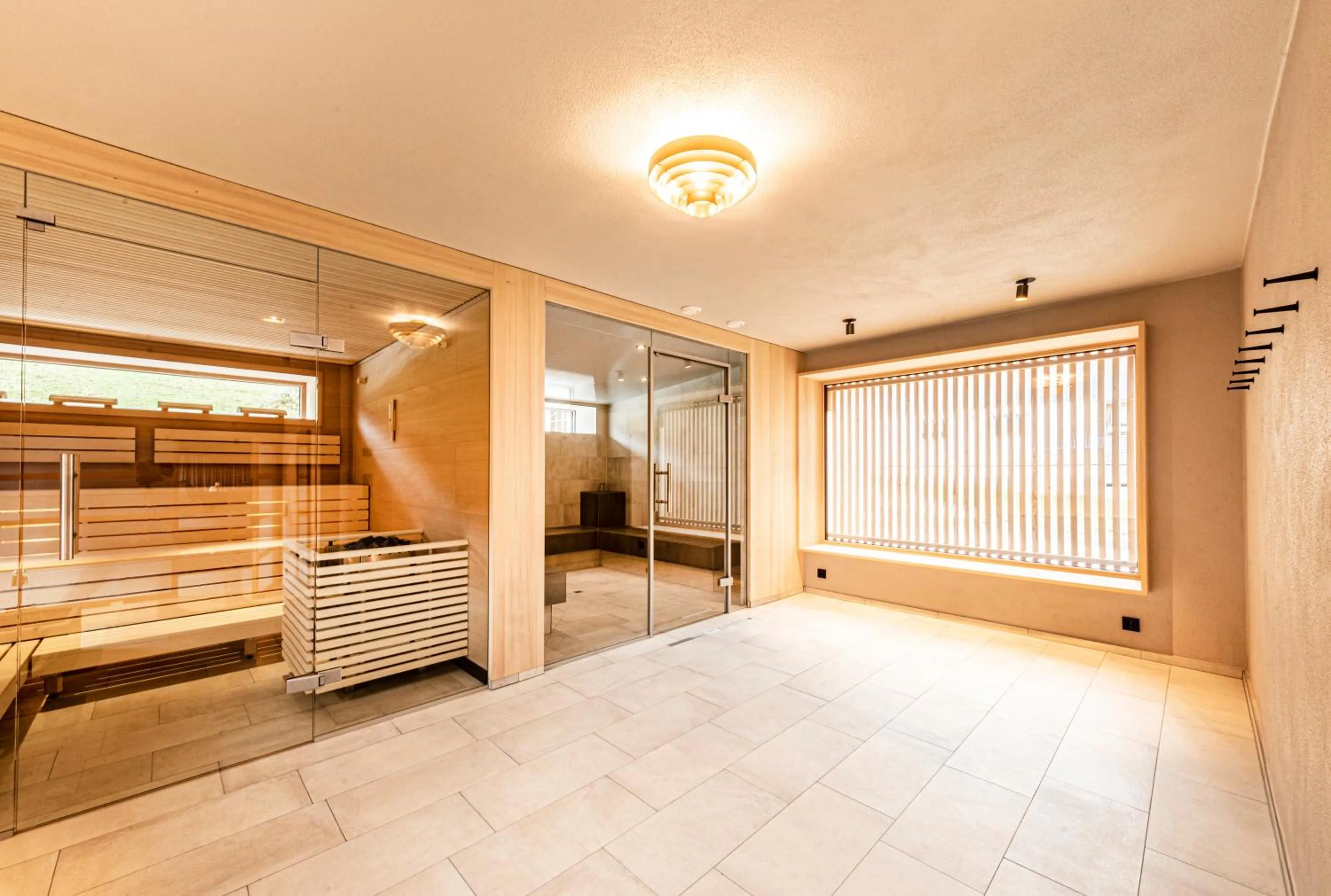 Sauna, Bed in BOUTIQUEHOTEL das edelweiss