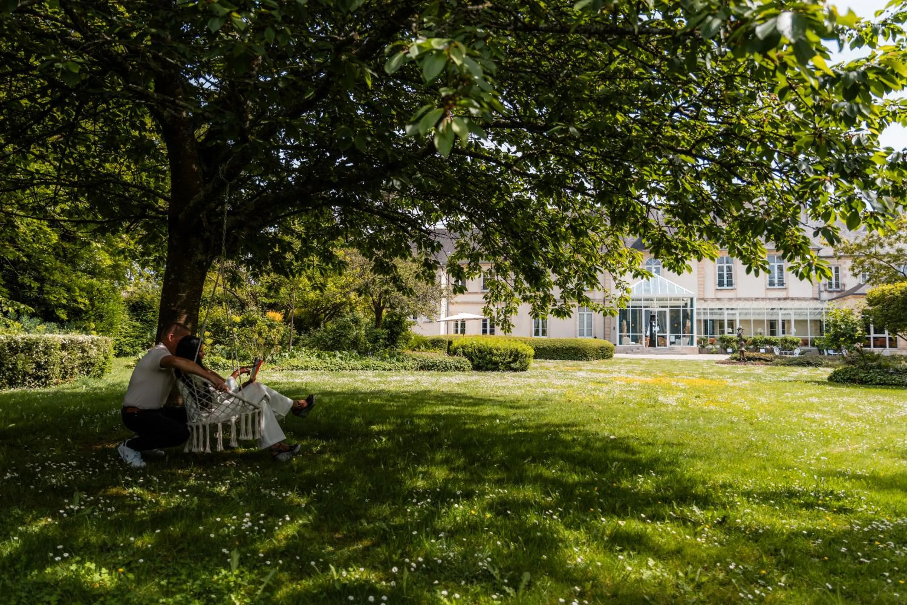 Garden in Grand Hôtel "Château de Sully" - Piscine & Spa -Teritoria