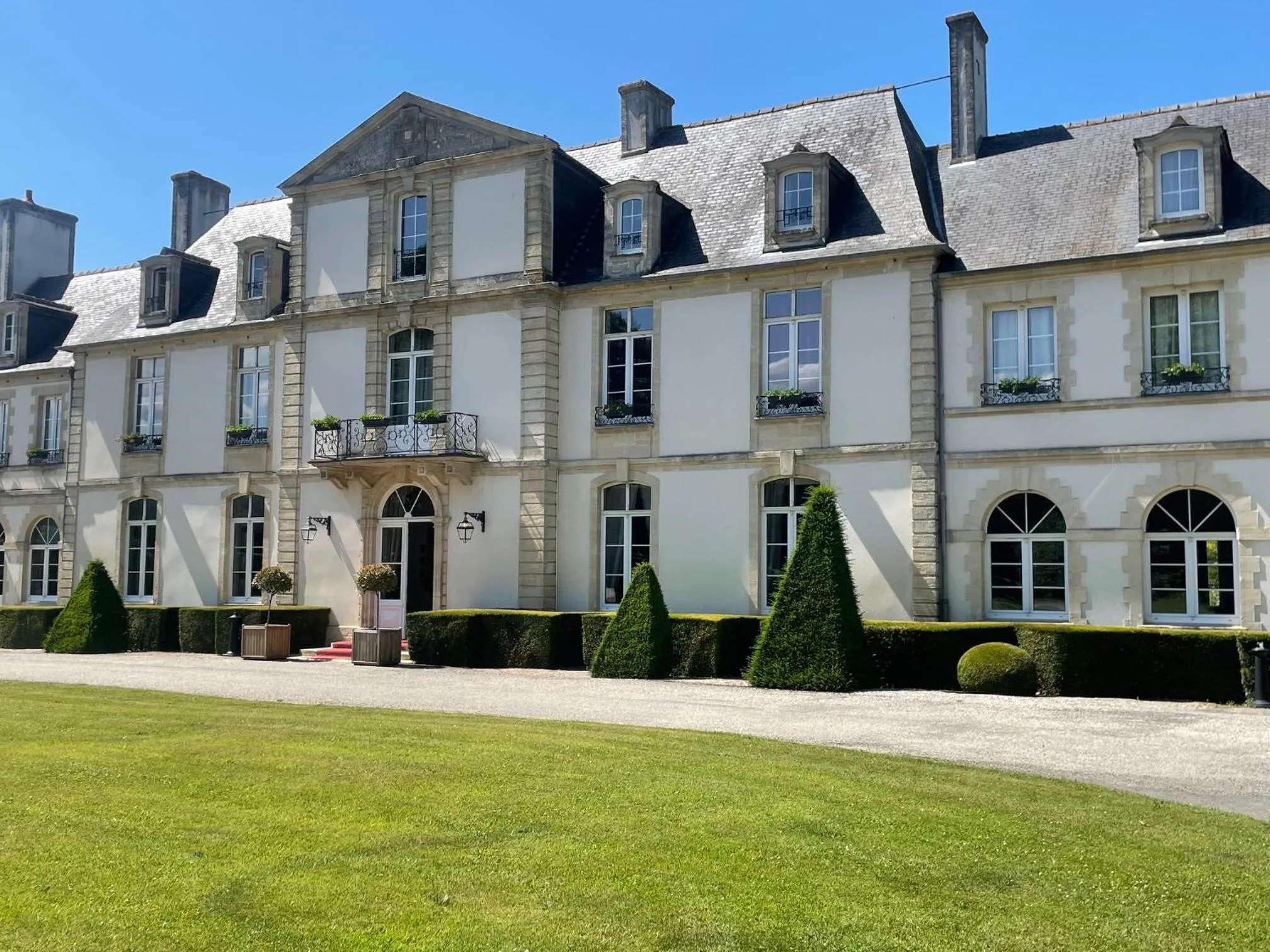 Property building in Grand Hôtel "Château de Sully" - Piscine & Spa -Teritoria