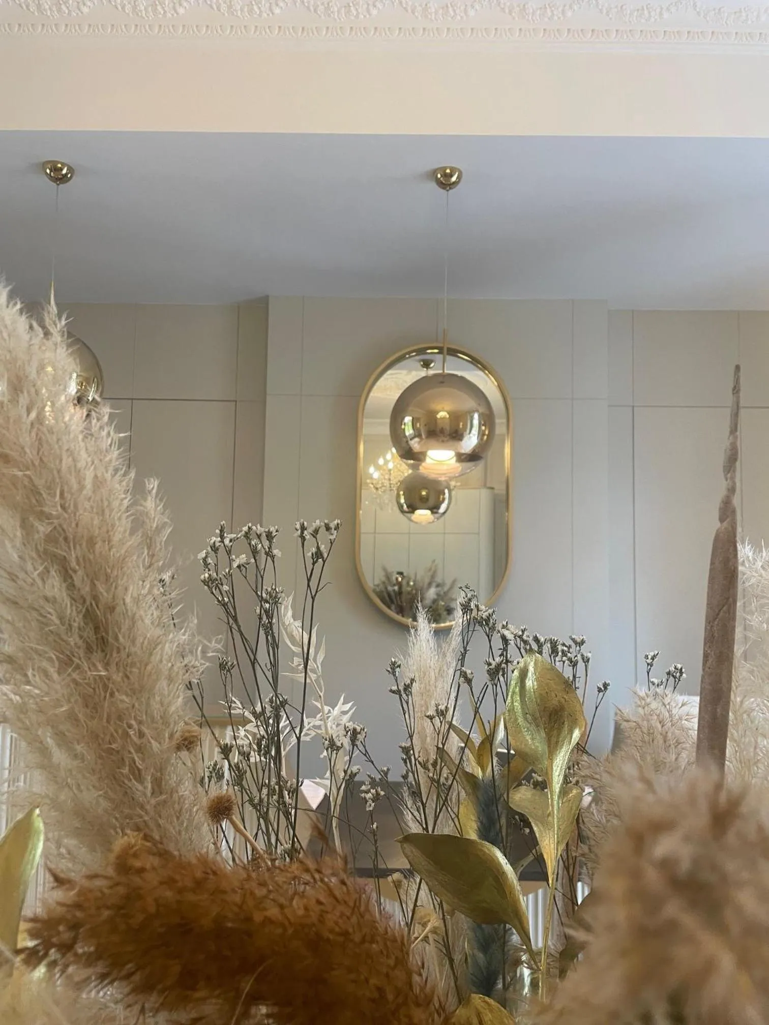 Lobby or reception in Grand Hôtel "Château de Sully" - Piscine & Spa