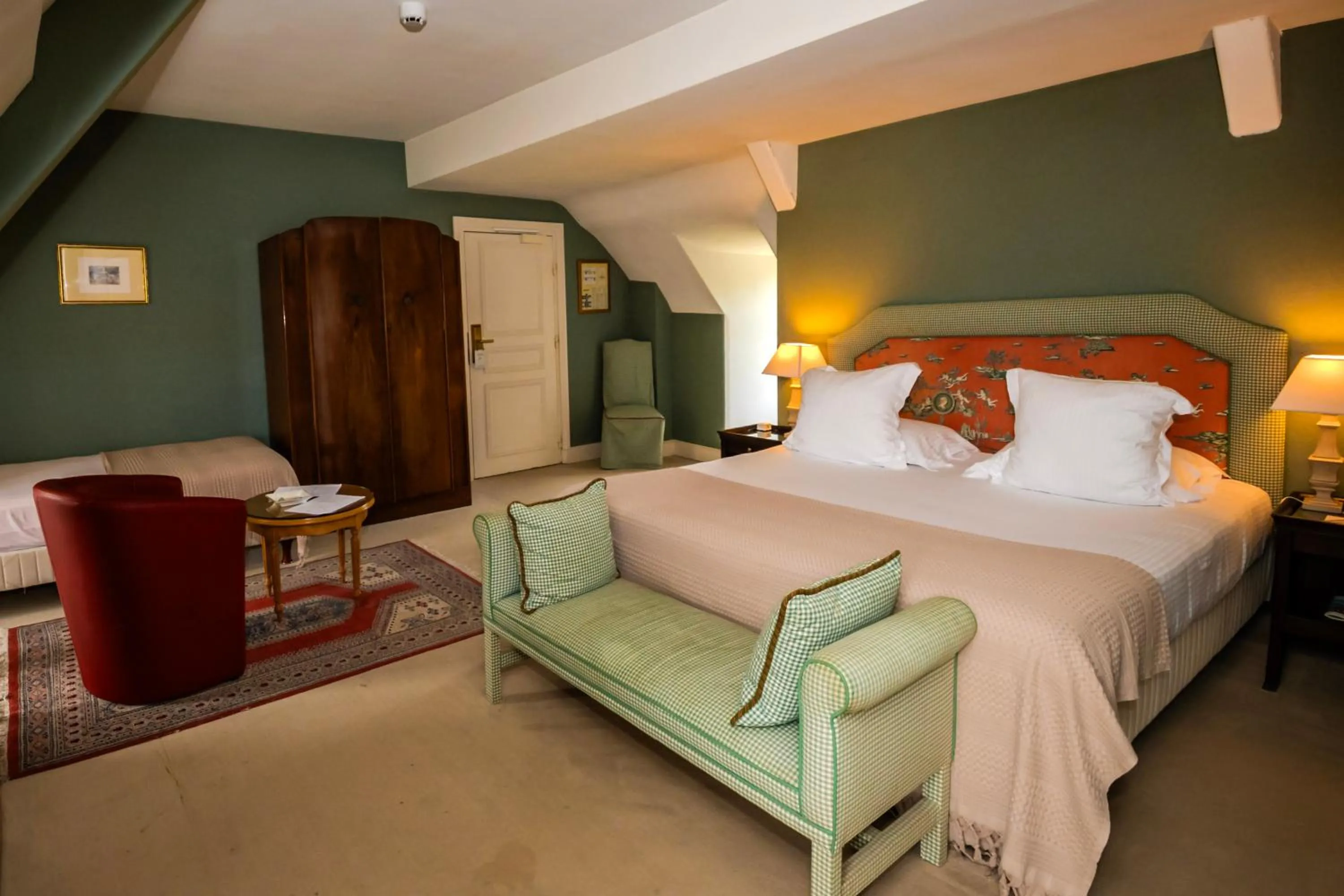 Bedroom, Bed in Grand Hôtel "Château de Sully" - Piscine & Spa -Teritoria