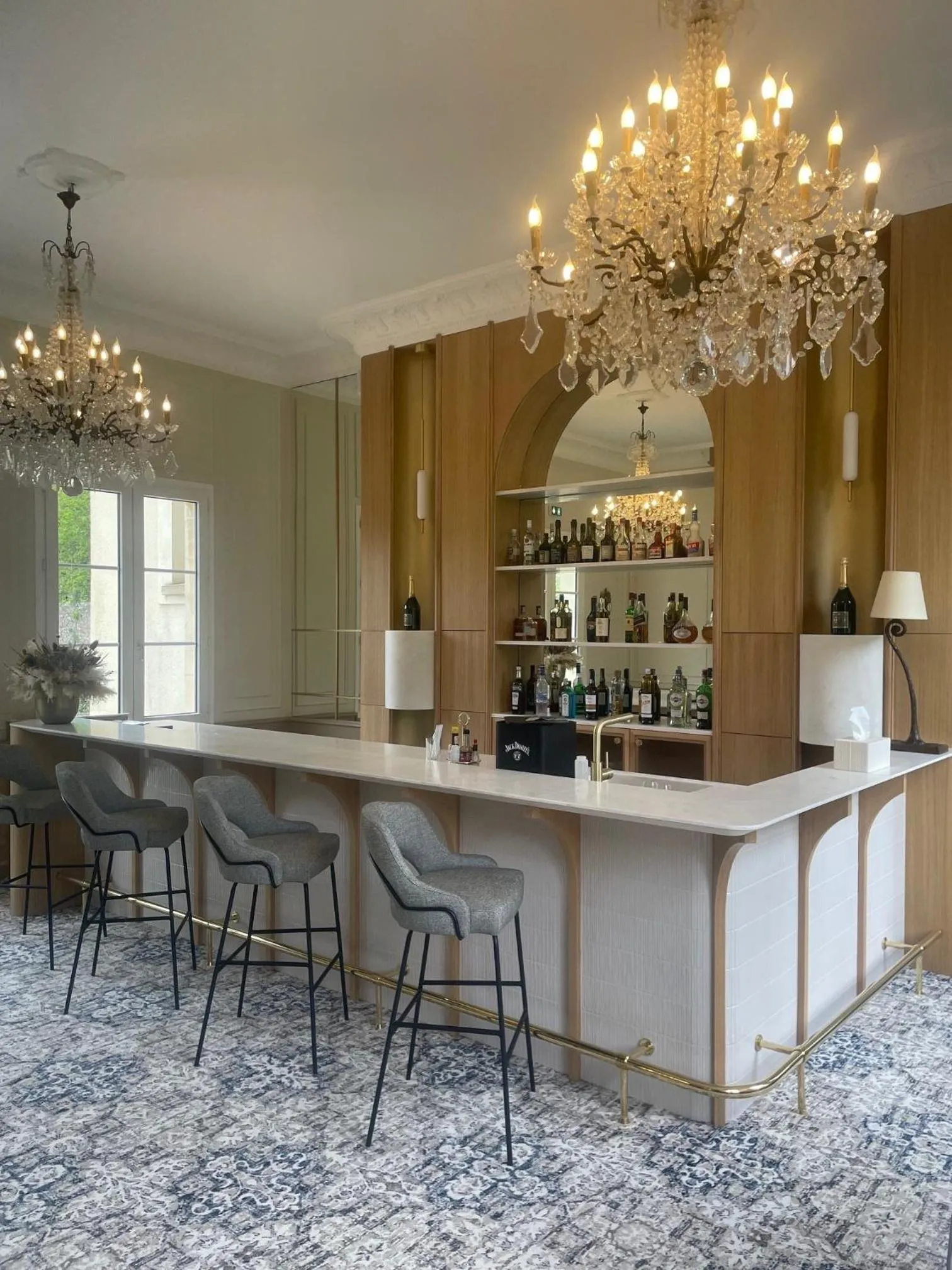 Lounge or bar in Grand Hôtel "Château de Sully" - Piscine & Spa