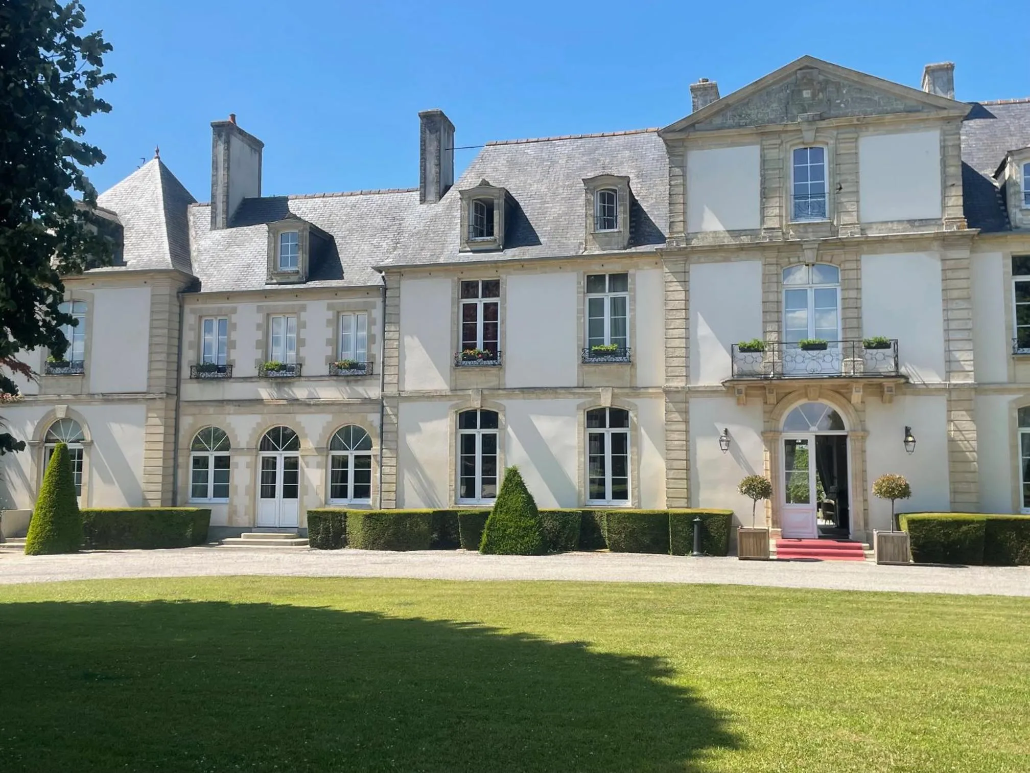 Property building in Grand Hôtel "Château de Sully" - Piscine & Spa -Teritoria