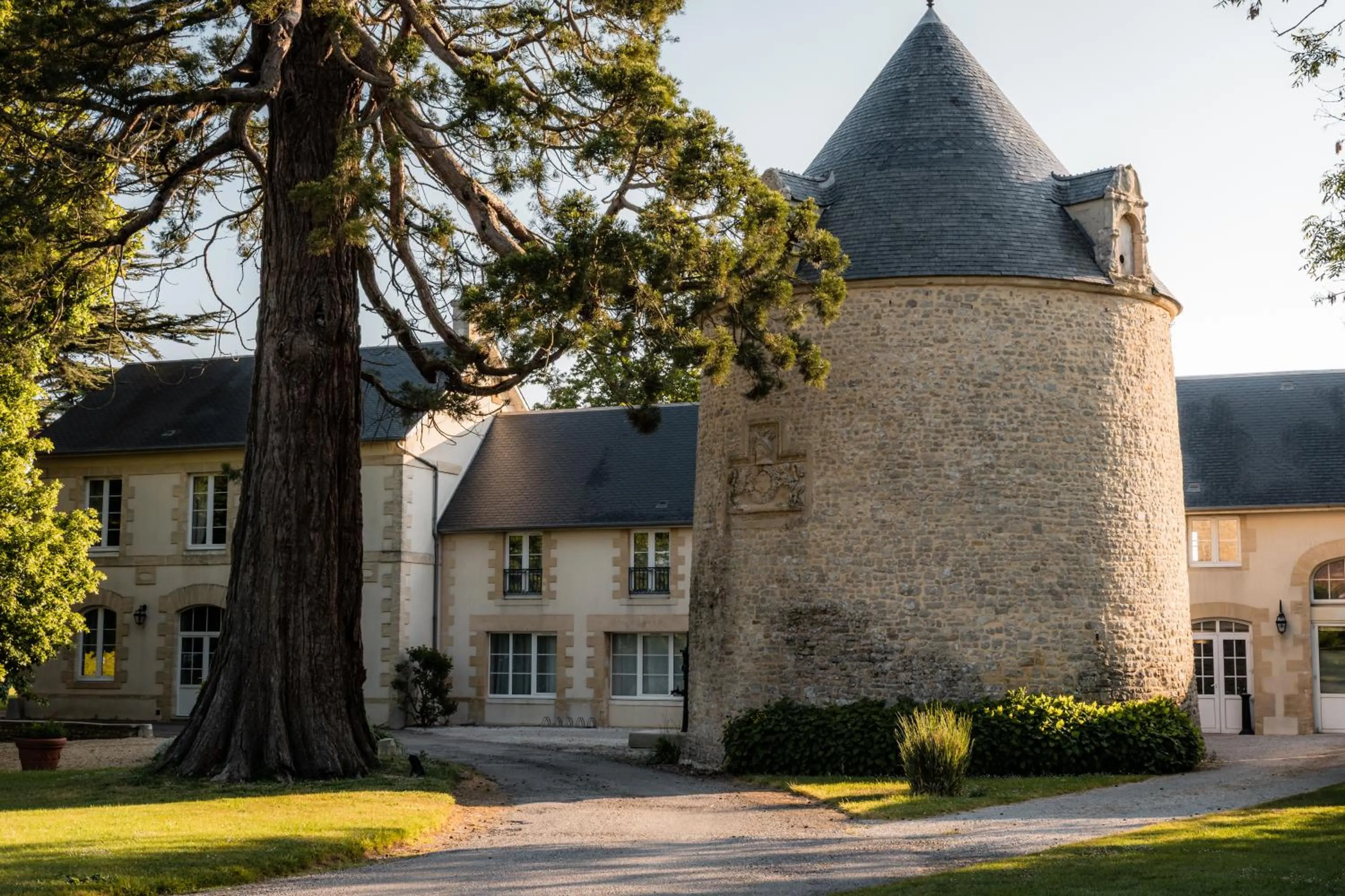 Garden in Grand Hôtel "Château de Sully" - Piscine & Spa -Teritoria