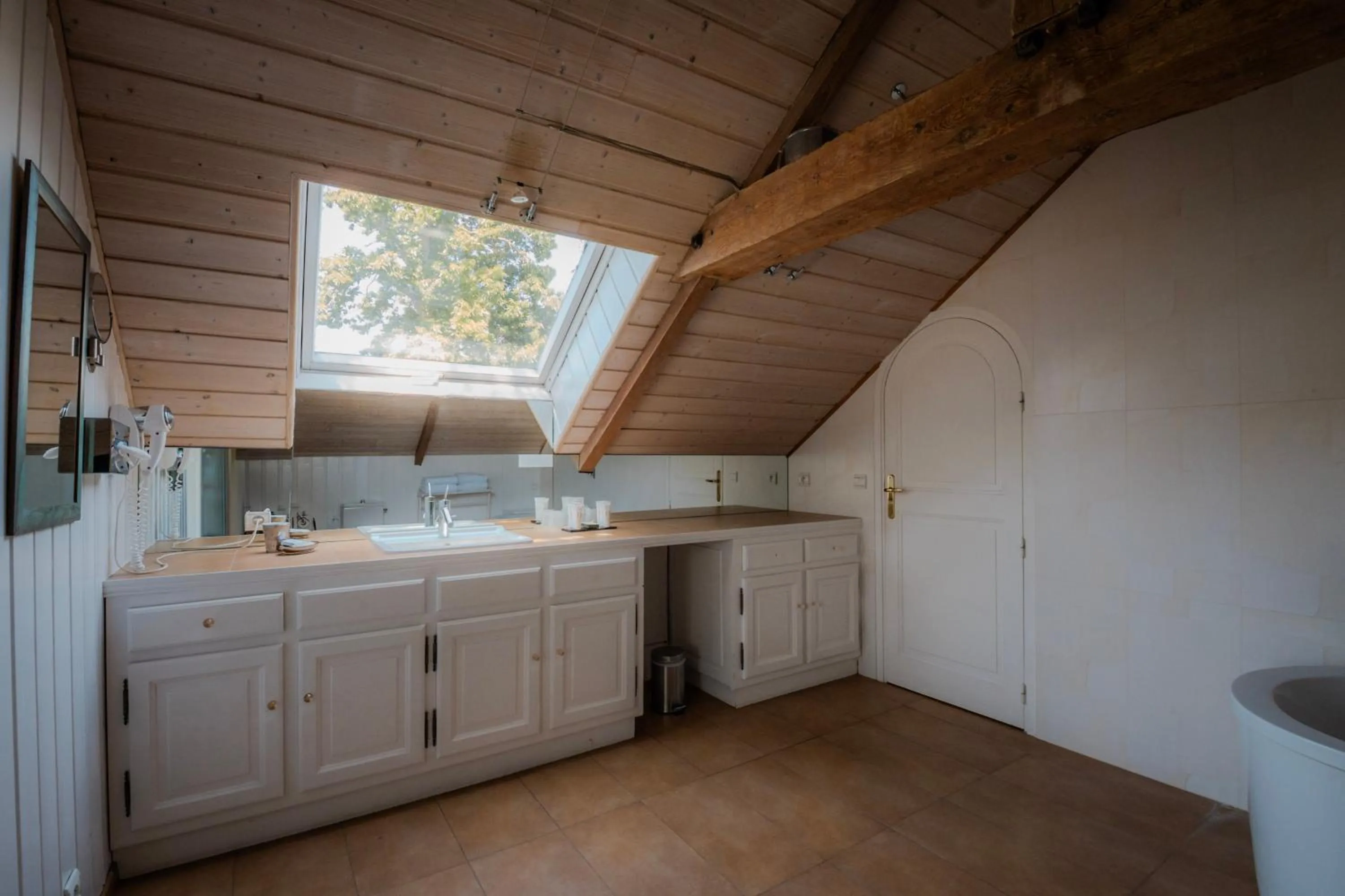 Bathroom in Grand Hôtel "Château de Sully" - Piscine & Spa -Teritoria
