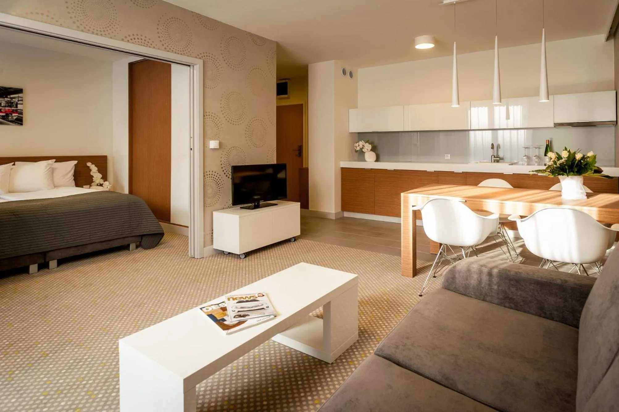 Seating area, Bed in Invite