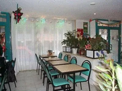 Restaurant/places to eat in Hôtel Aladin