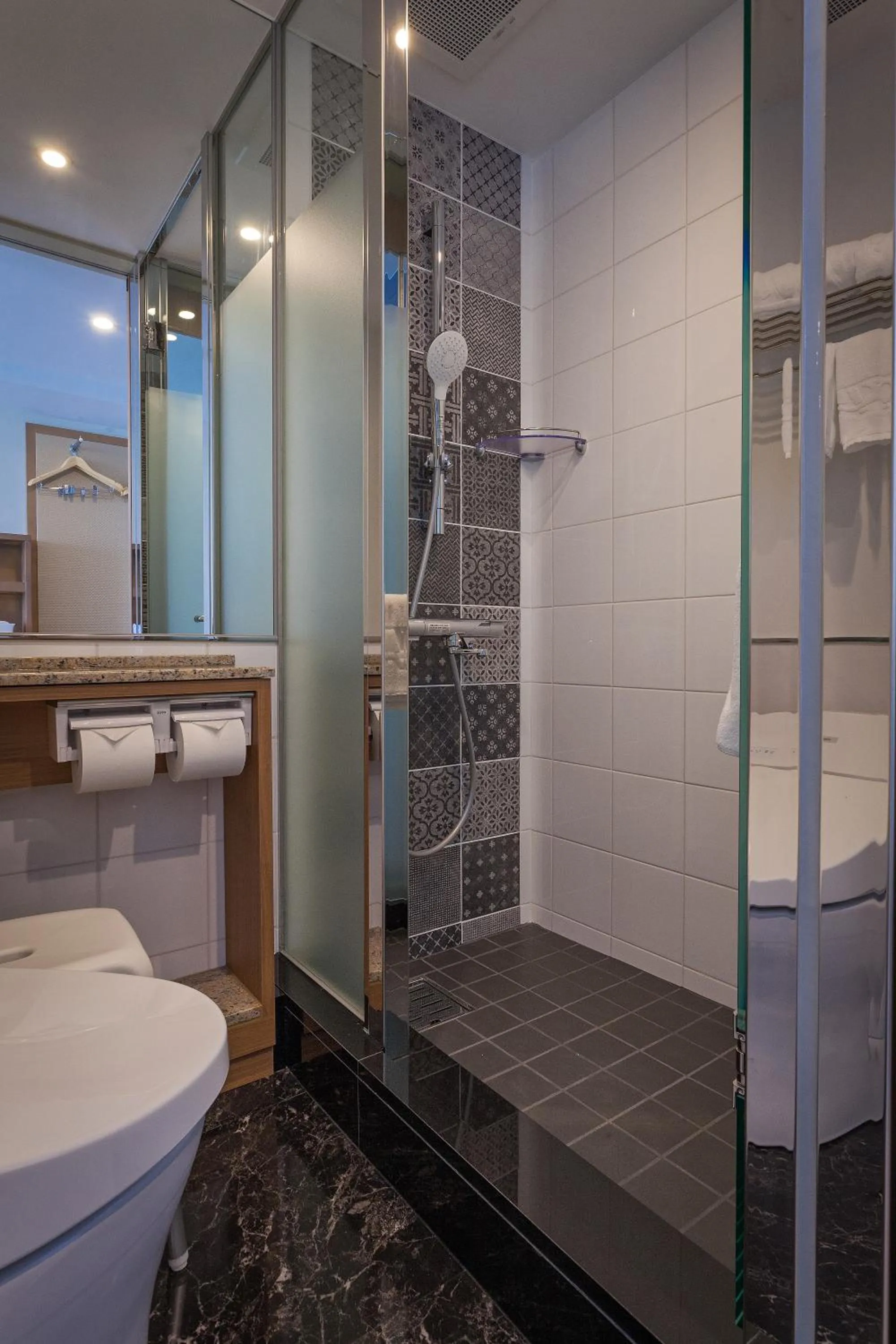 Shower in Kariyushi LCH. Resort