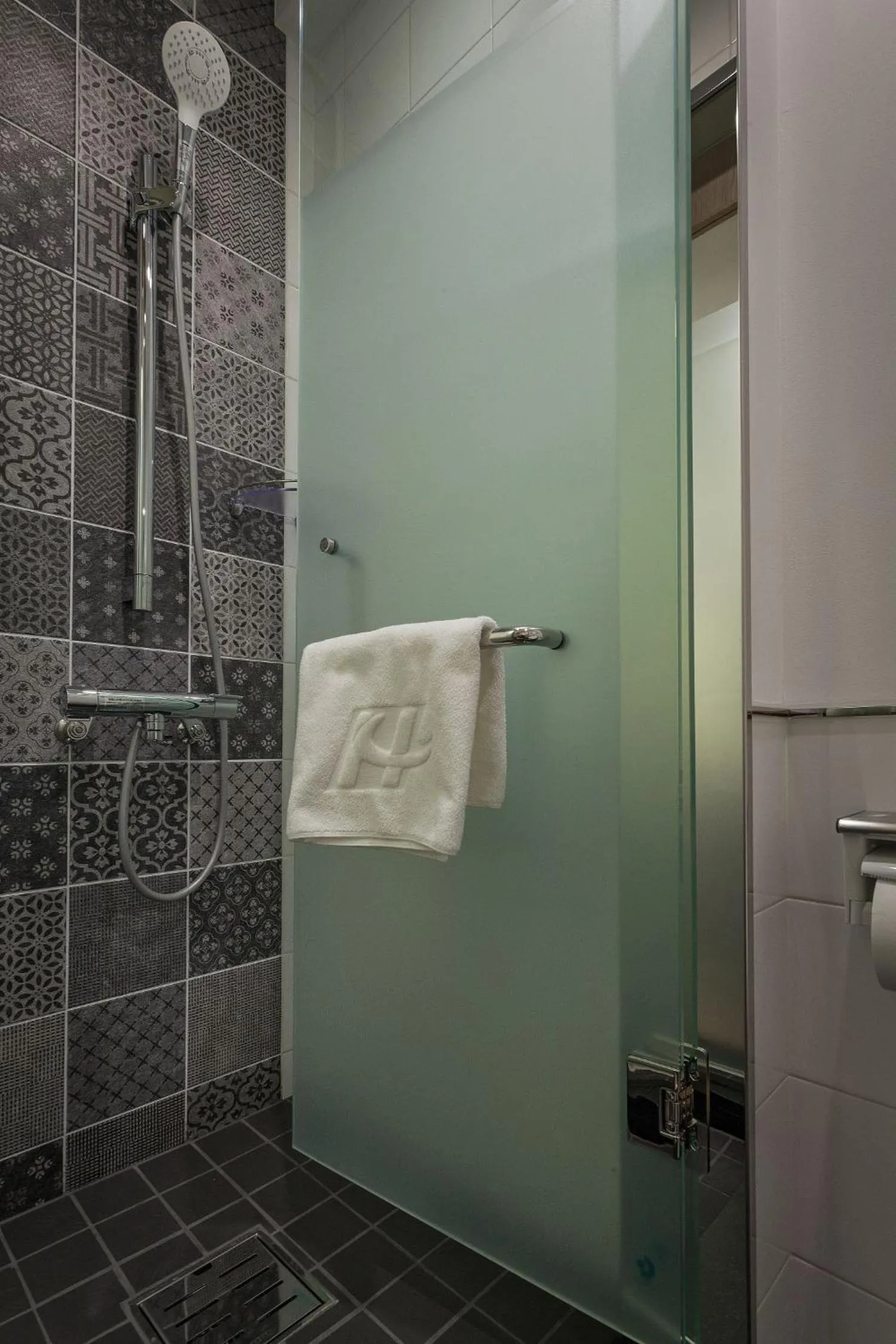 Shower in Kariyushi LCH. Resort