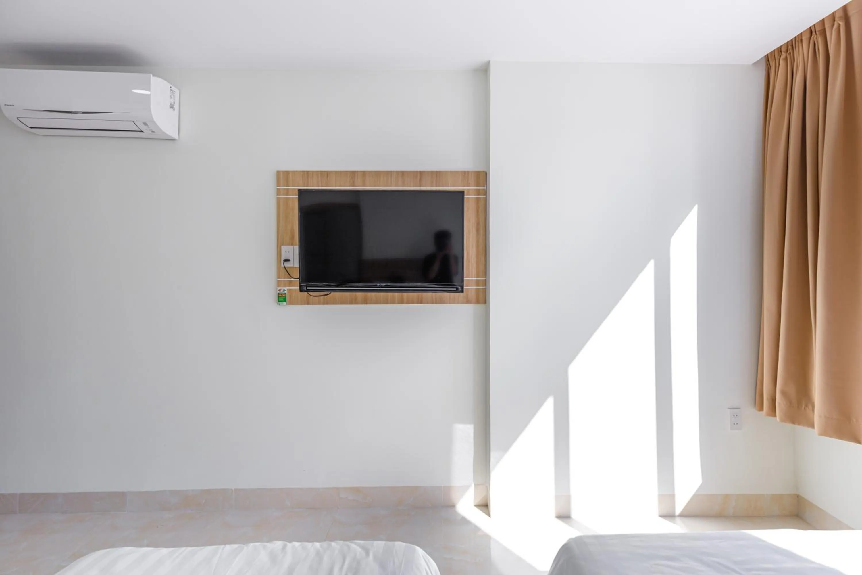 Communal lounge/ TV room, Bed in Moschino HT