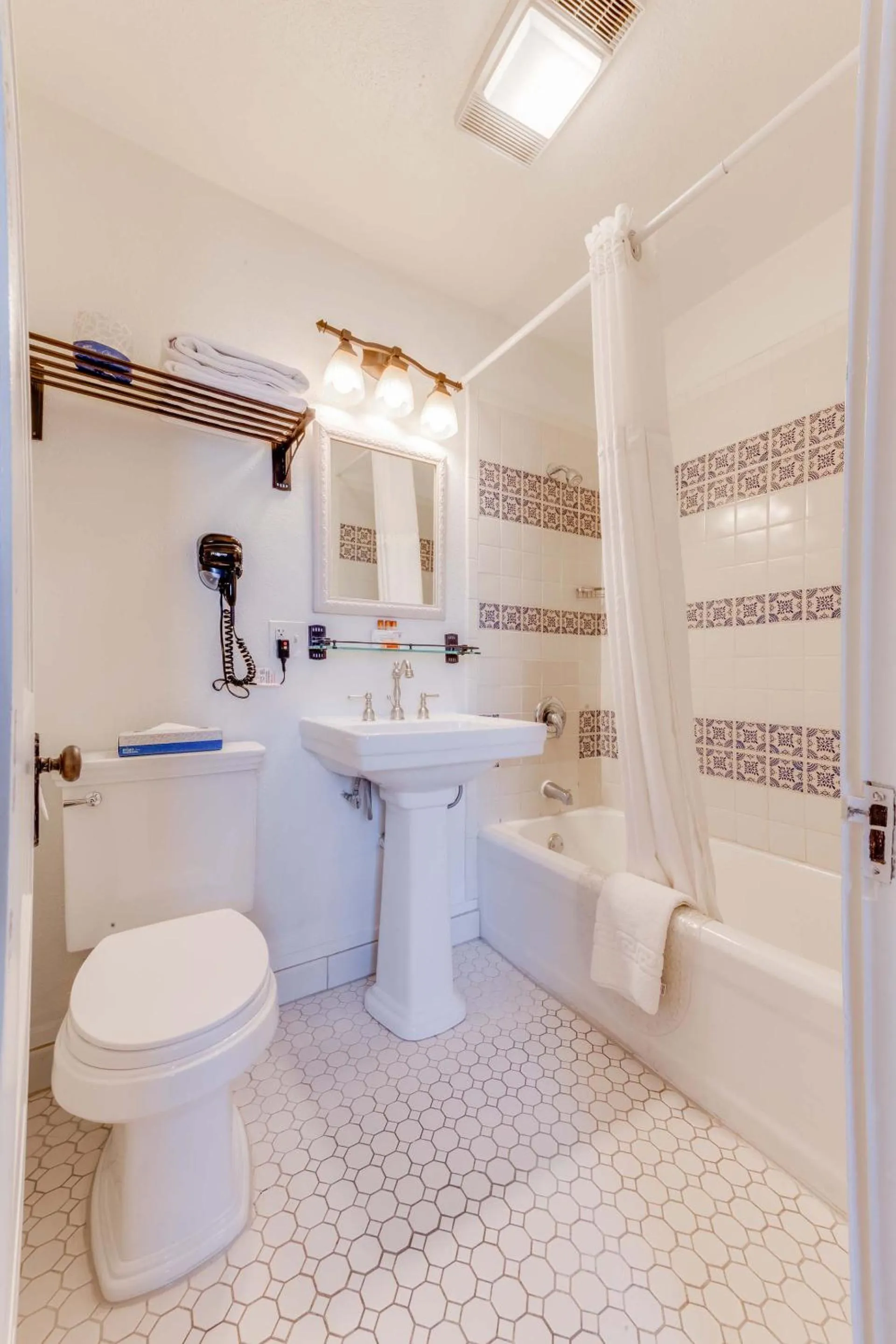 Shower in The Historic Taos Inn