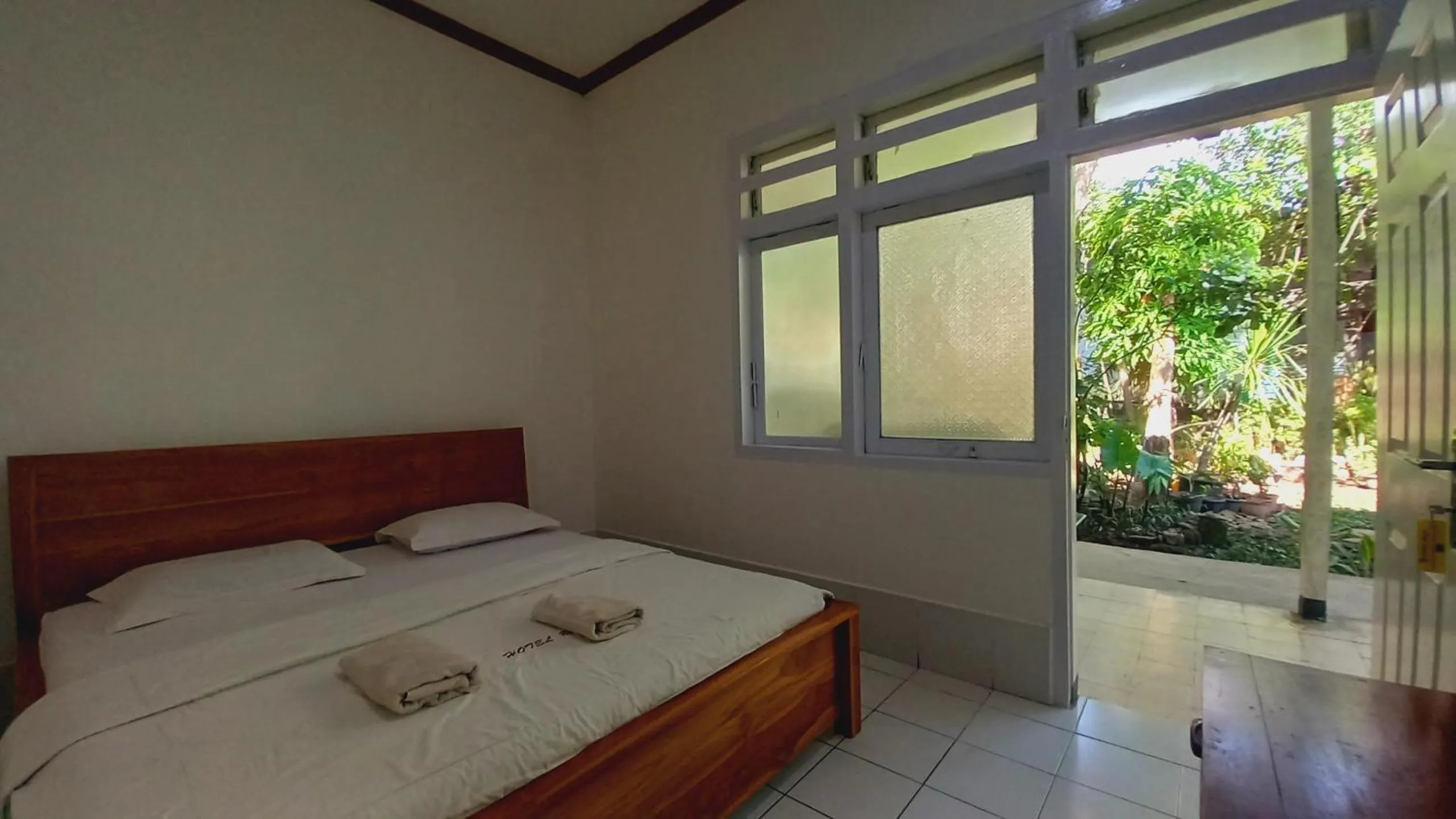 View (from property/room), Bed in Bajo Hotel