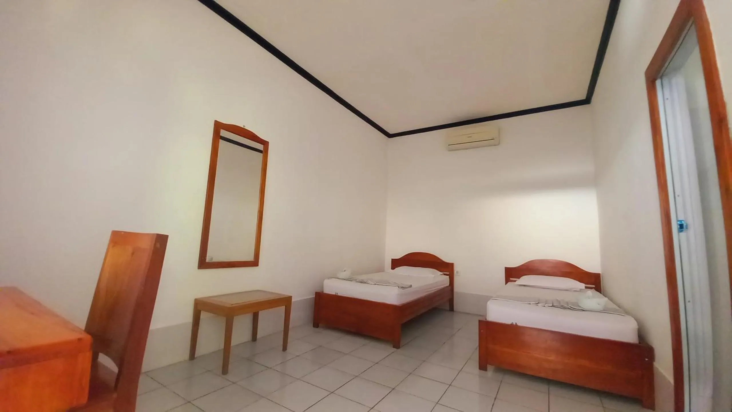 Photo of the whole room, Bed in Bajo Hotel