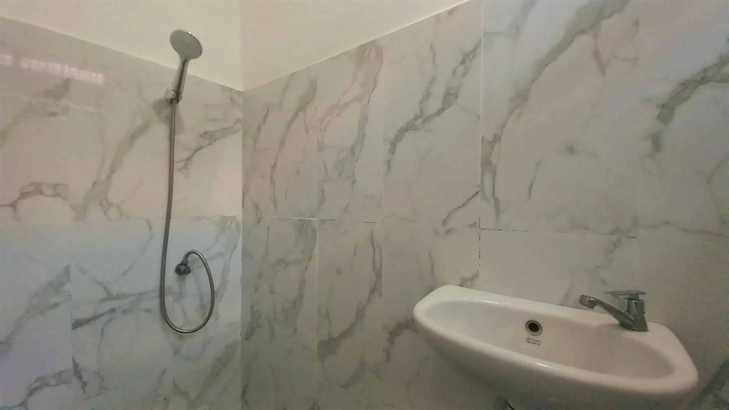 Shower in Bajo Hotel