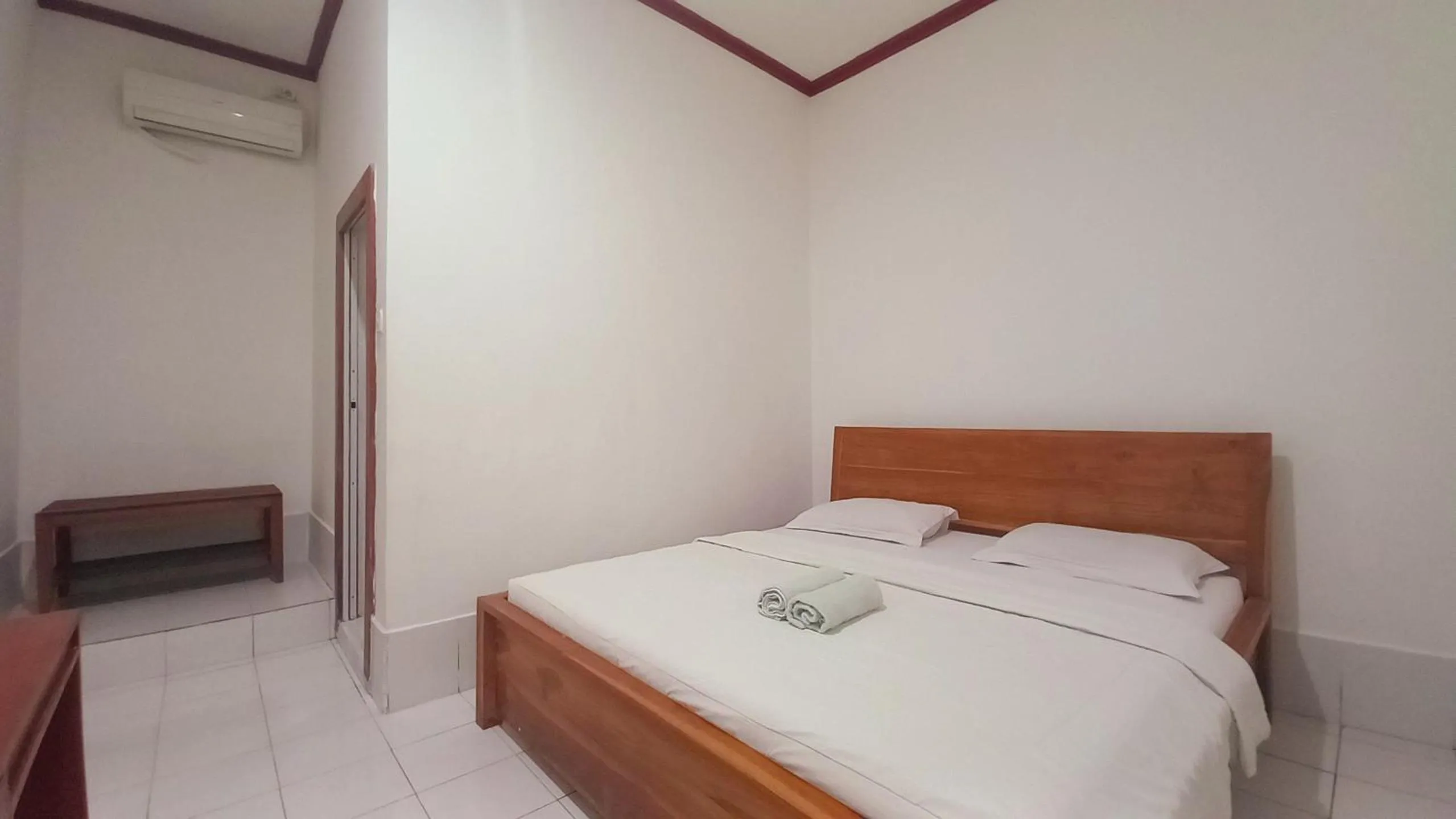 Photo of the whole room, Bed in Bajo Hotel