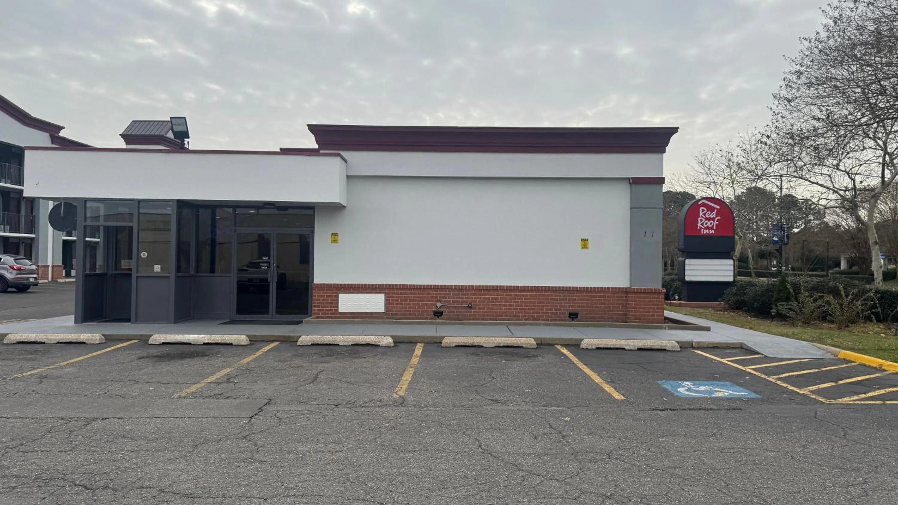 Property building in Red Roof Inn Hampton Coliseum