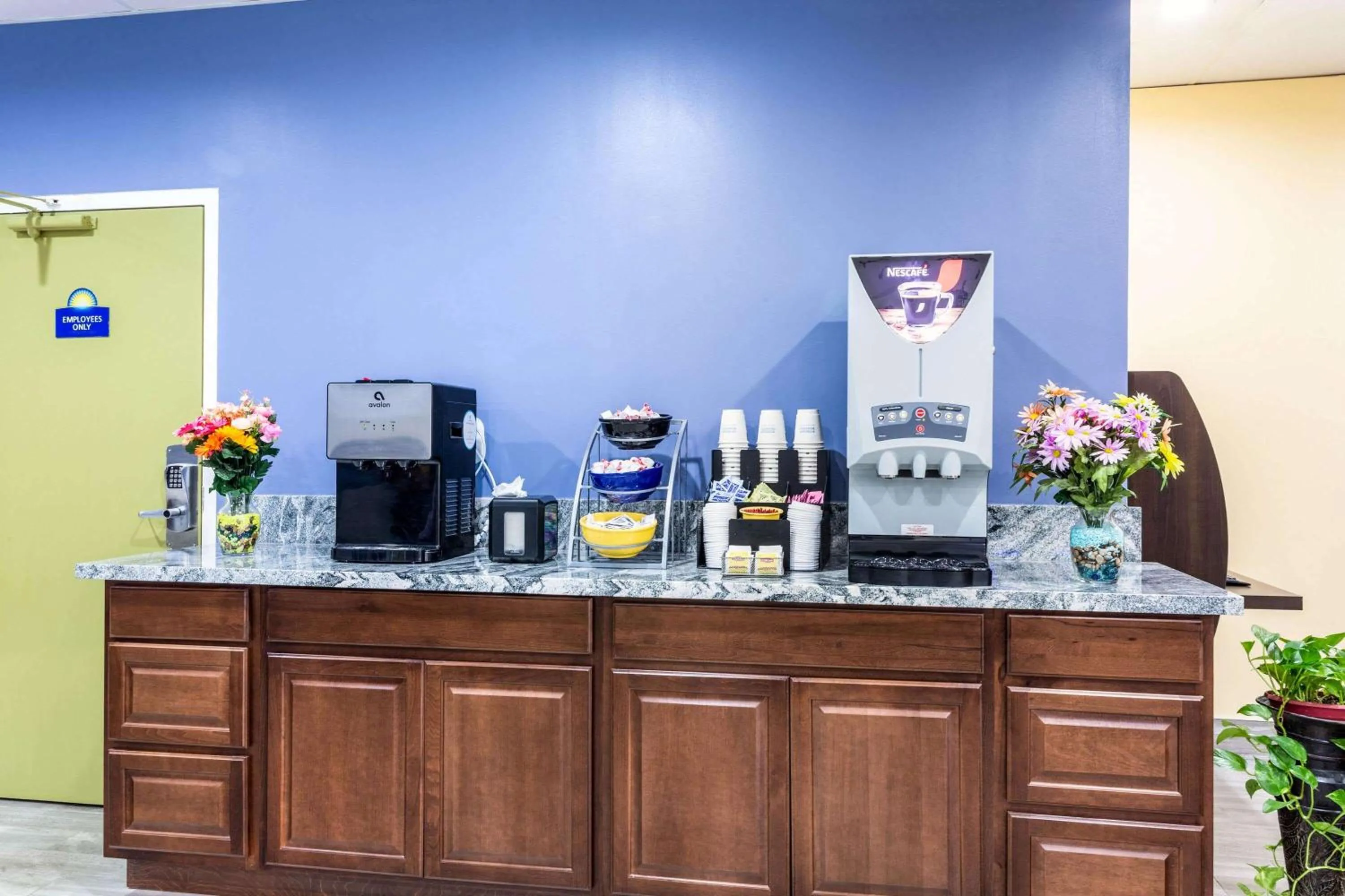 Restaurant/places to eat in Days Inn by Wyndham Hampton Near Coliseum Convention Center