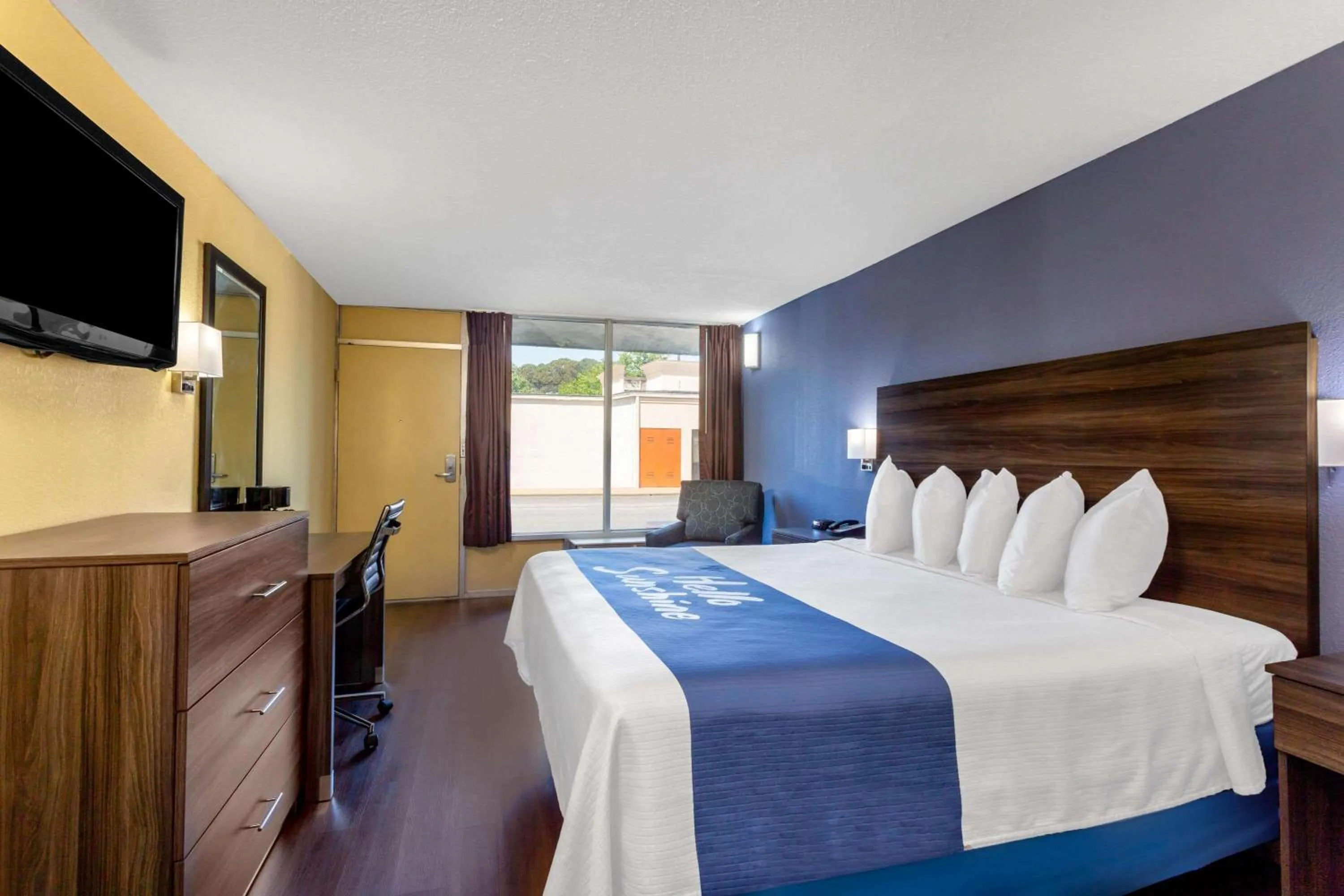 Photo of the whole room, Bed in Days Inn by Wyndham Hampton Near Coliseum Convention Center