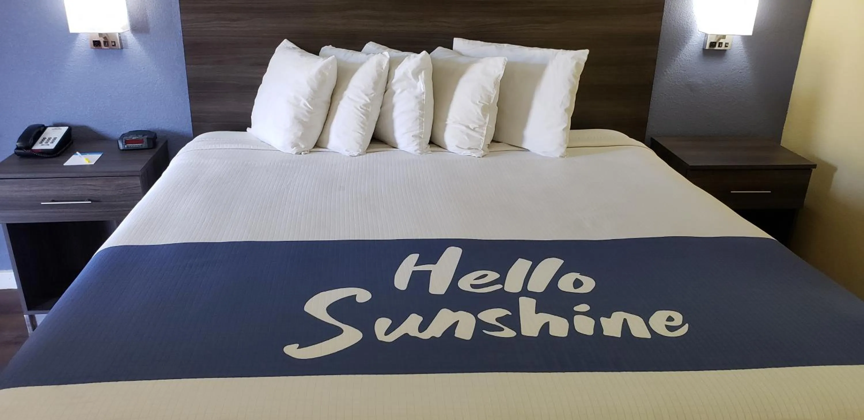 Bed in Days Inn by Wyndham Hampton Near Coliseum Convention Center