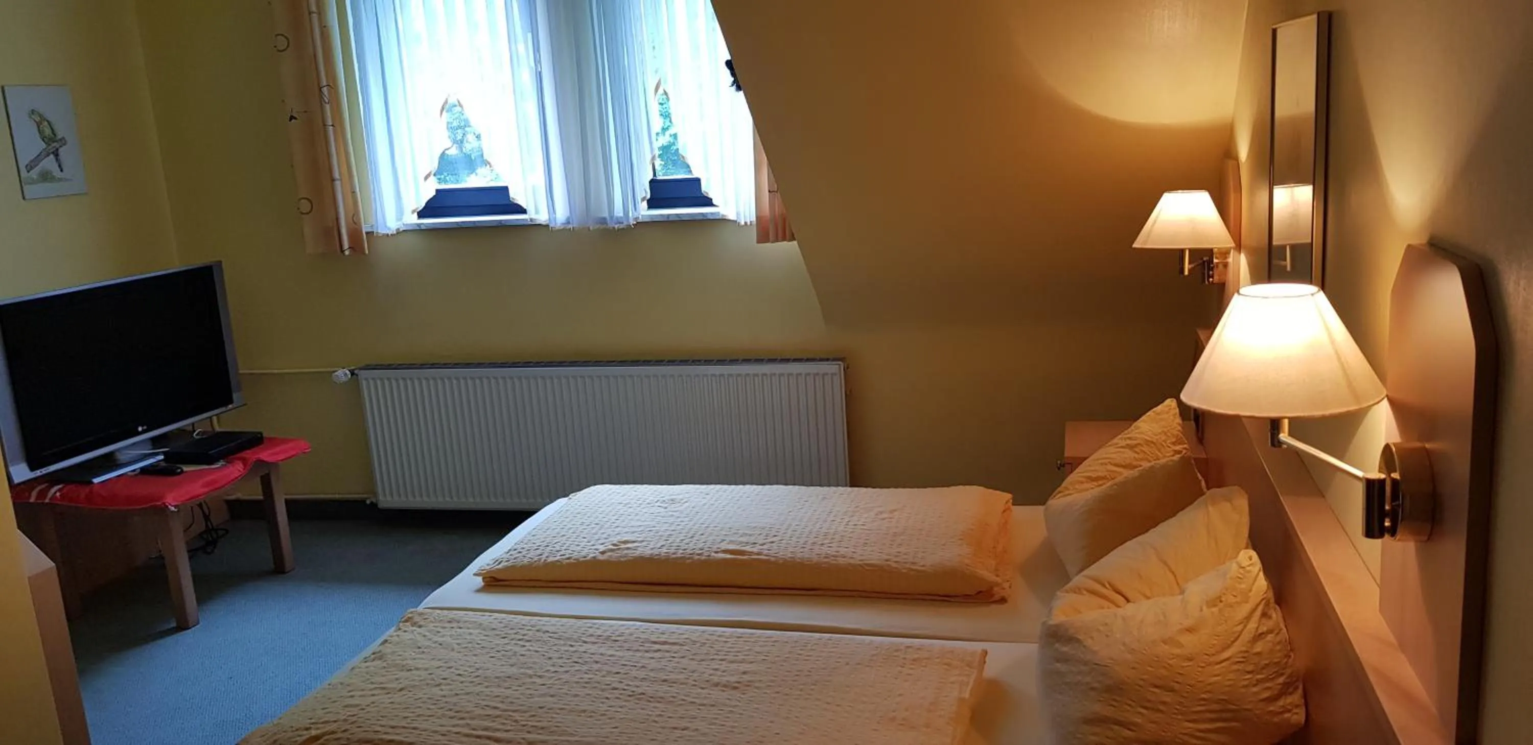 TV and multimedia, Bed in Panorama Hotel Pension Frohnau