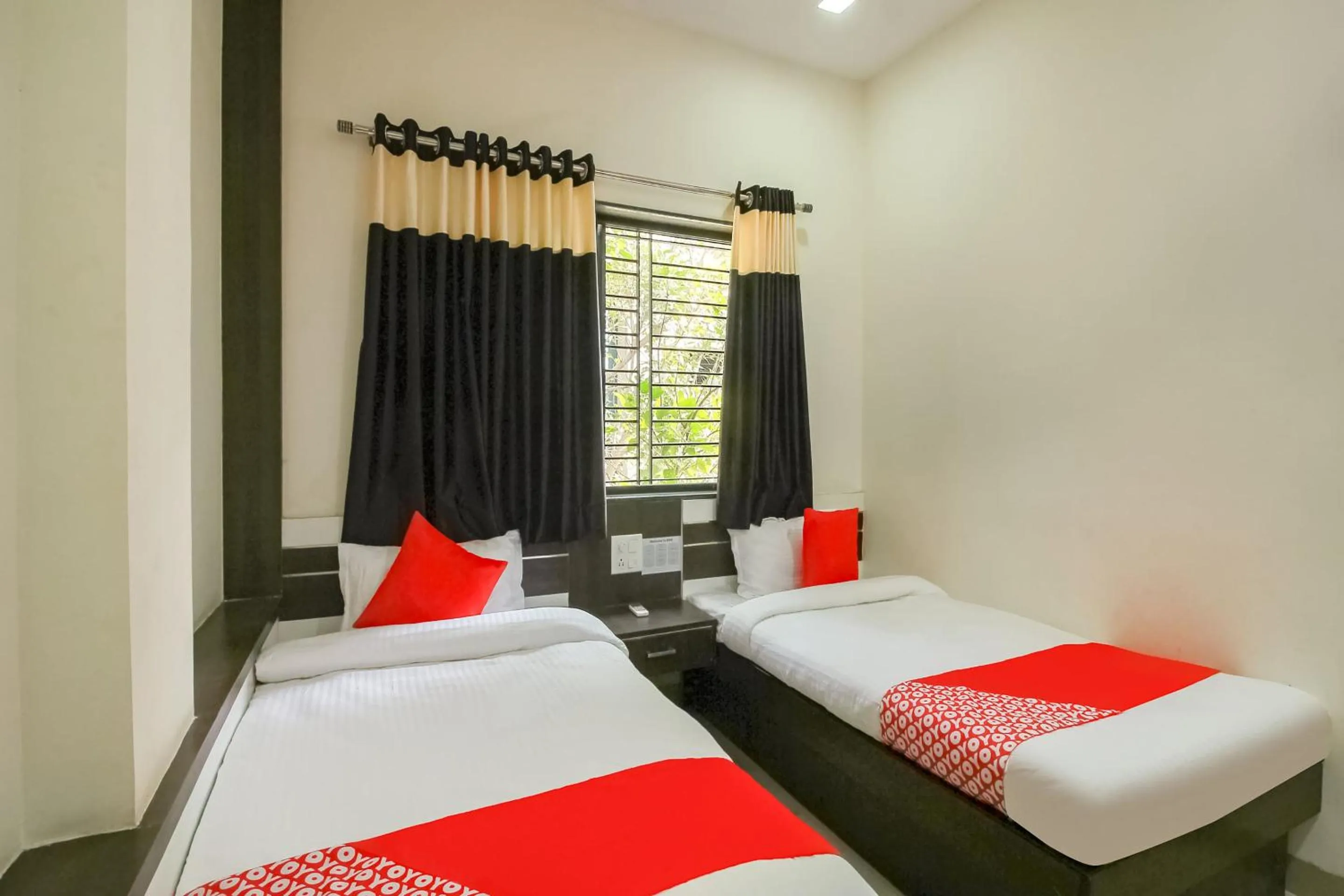 Bedroom, Bed in Hotel O Unique Inn