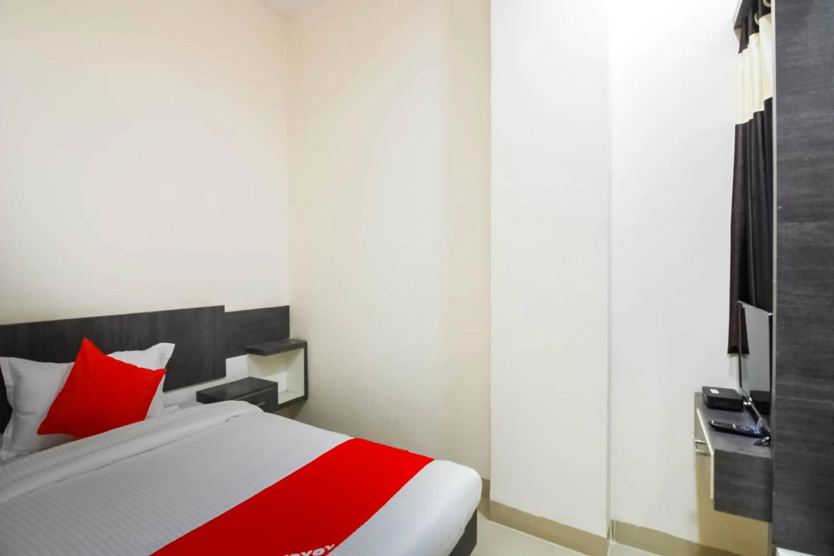 Bedroom, Bed in Hotel O Unique Inn