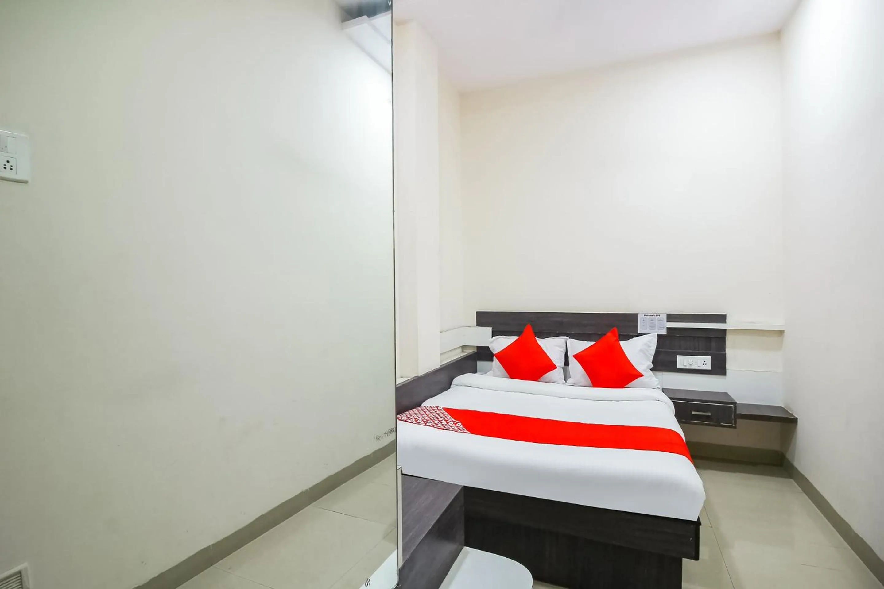 Bedroom, Bed in Hotel O Unique Inn