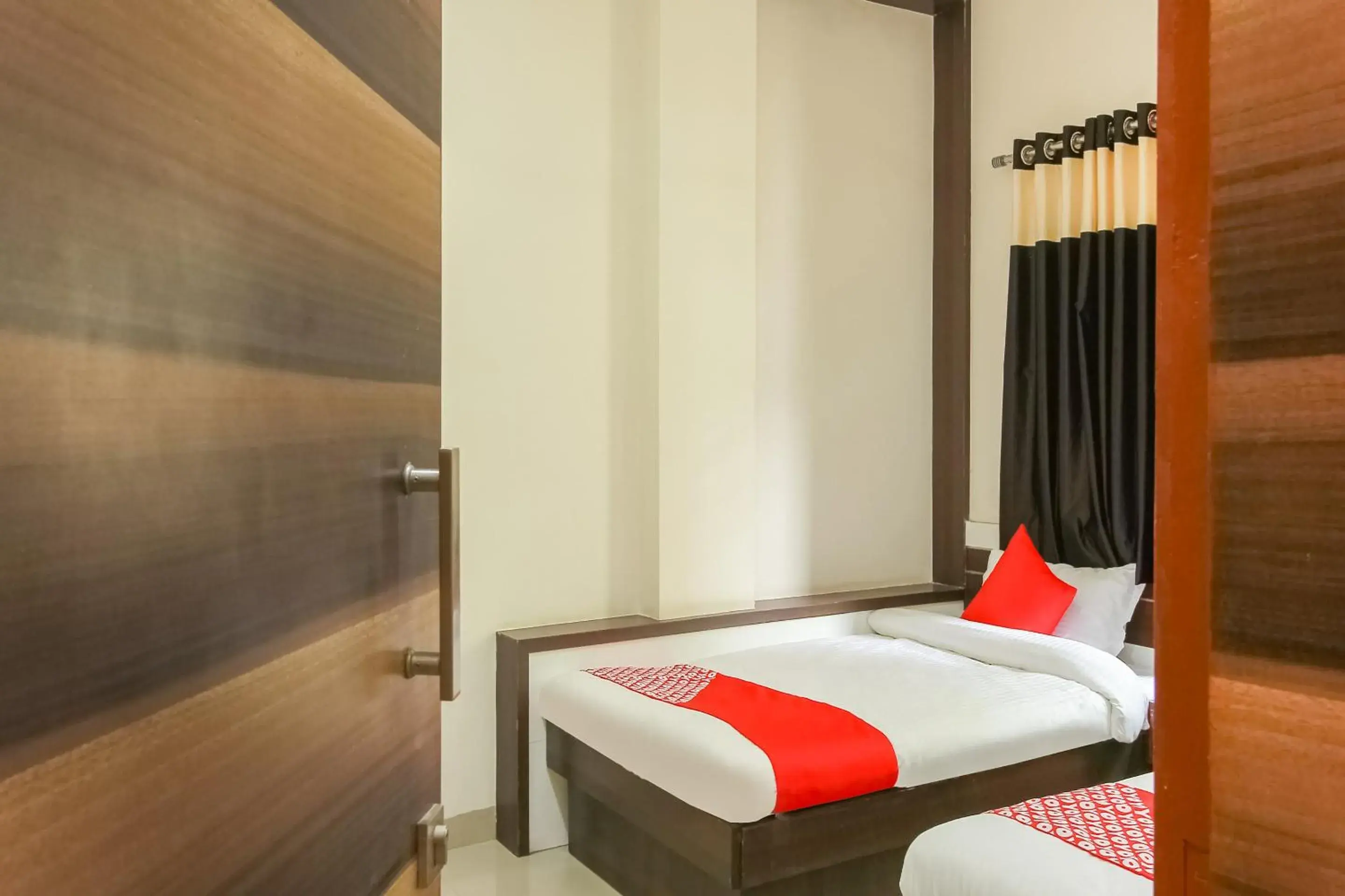 Facade/entrance, Bed in Hotel O Unique Inn Facade/entrance, Bed in Hotel O Unique Inn