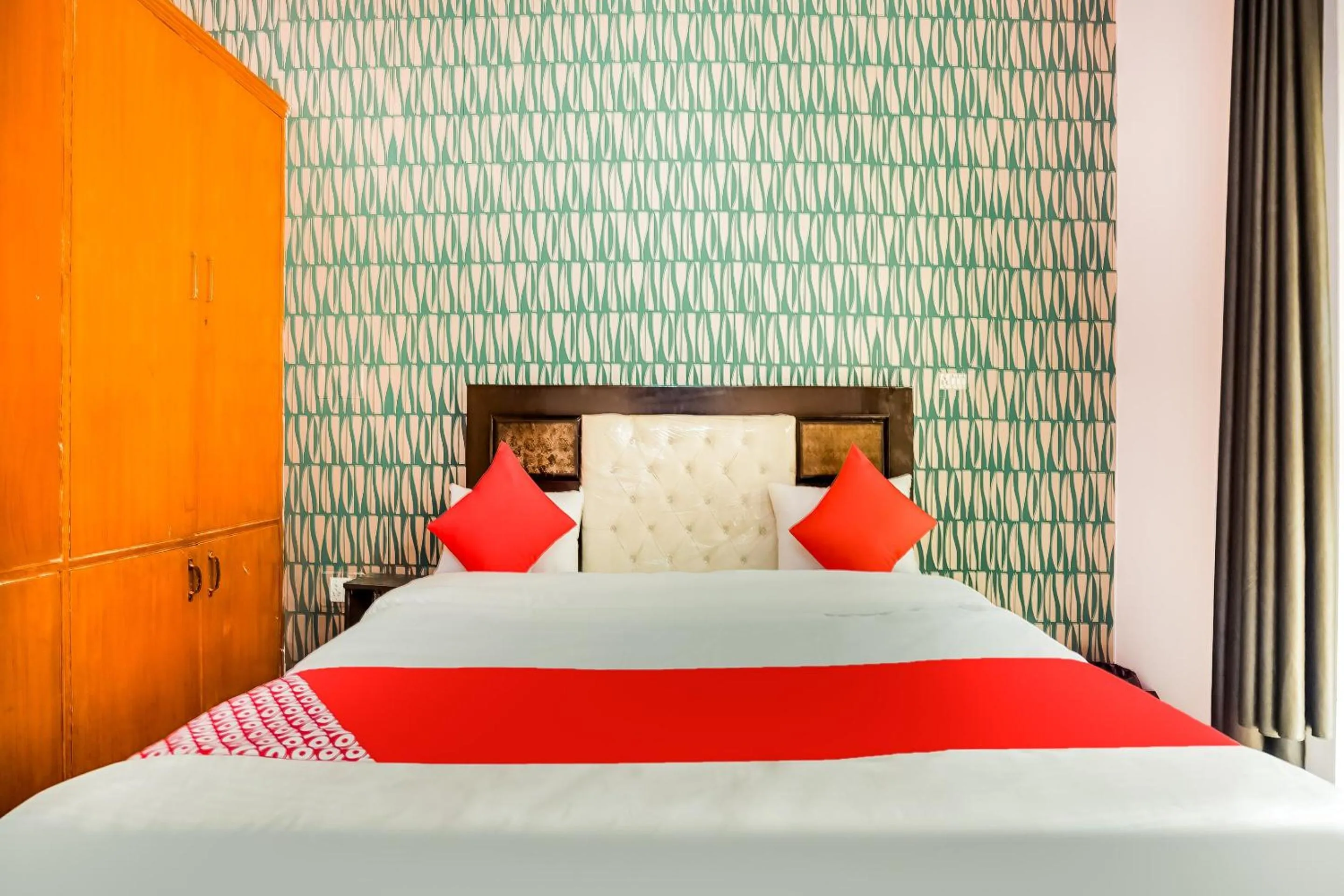 Bedroom, Bed in Hotel O Royal Inn