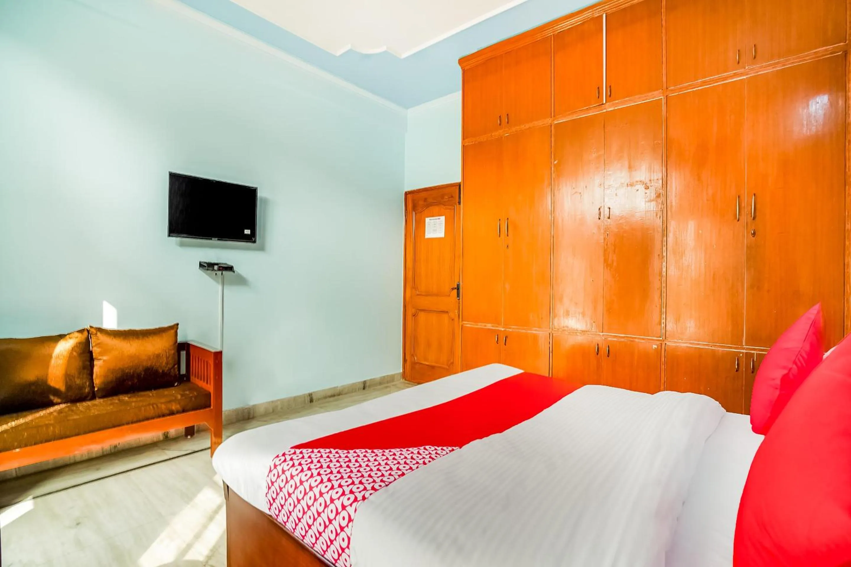 Bedroom, Bed in Hotel O Royal Inn