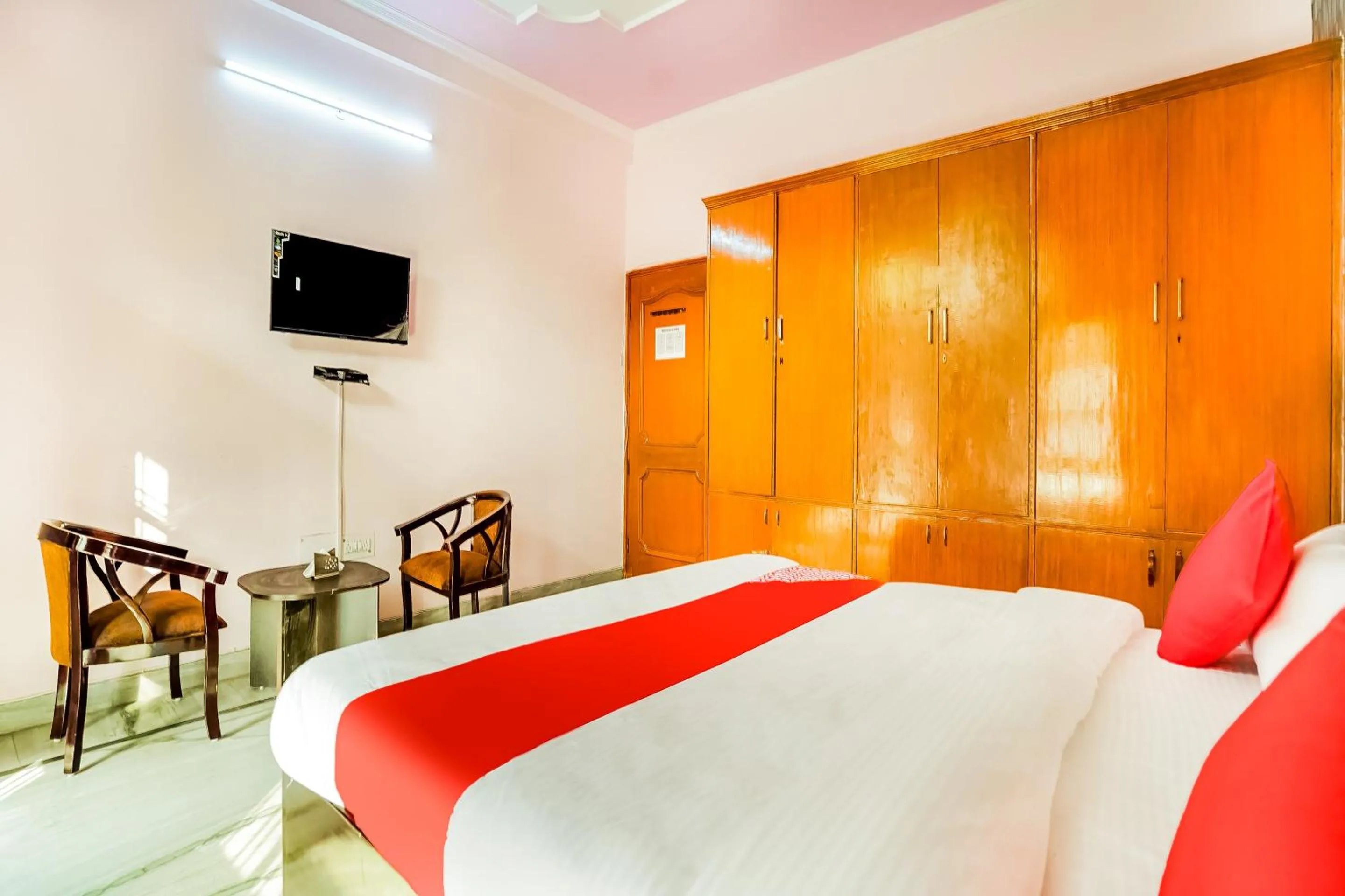 Bedroom, Bed in Hotel O Royal Inn