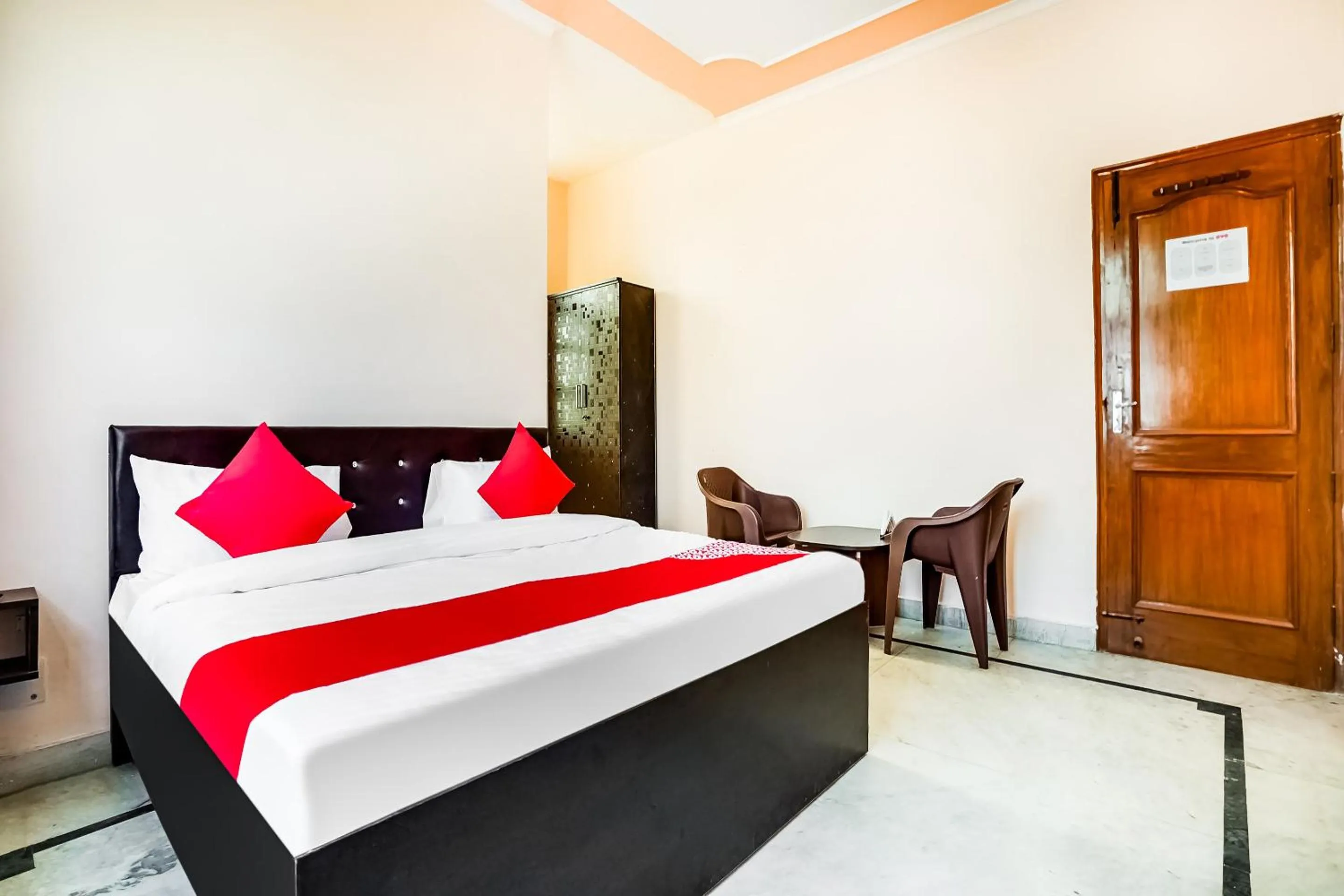 Bedroom, Bed in Hotel O Royal Inn