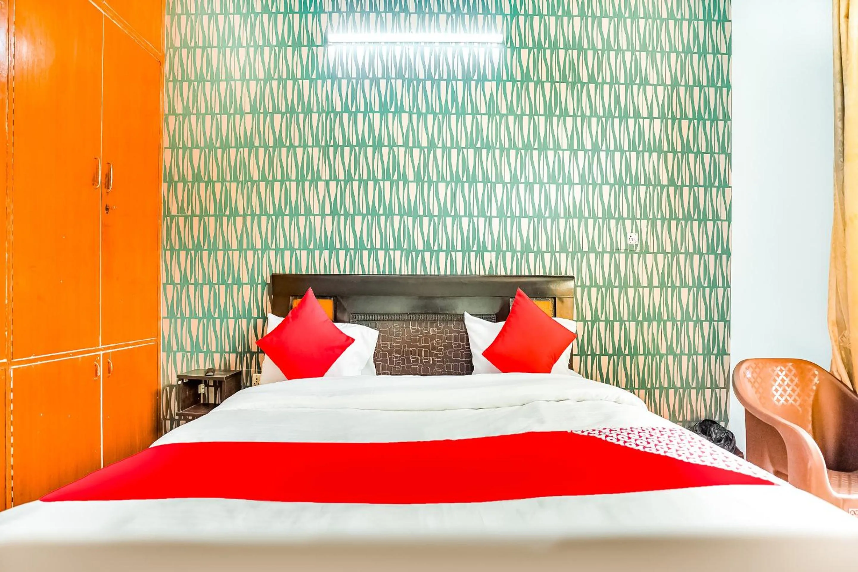 Bedroom, Bed in Hotel O Royal Inn