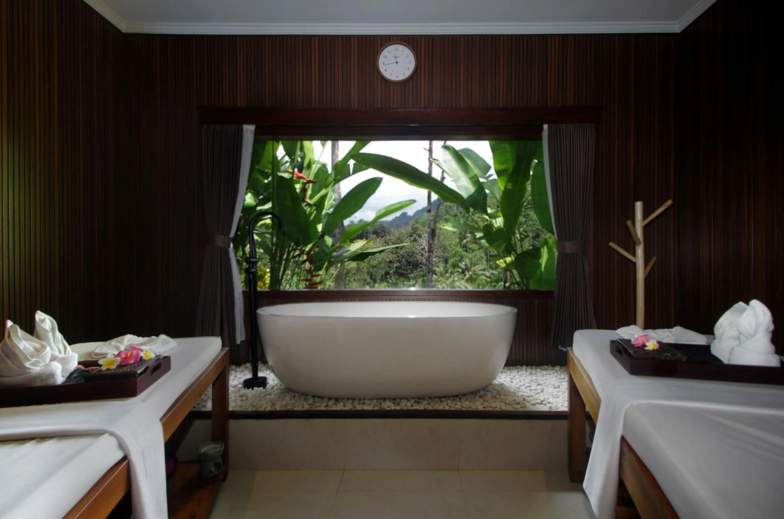Spa and wellness centre/facilities in The Sidemen Villa
