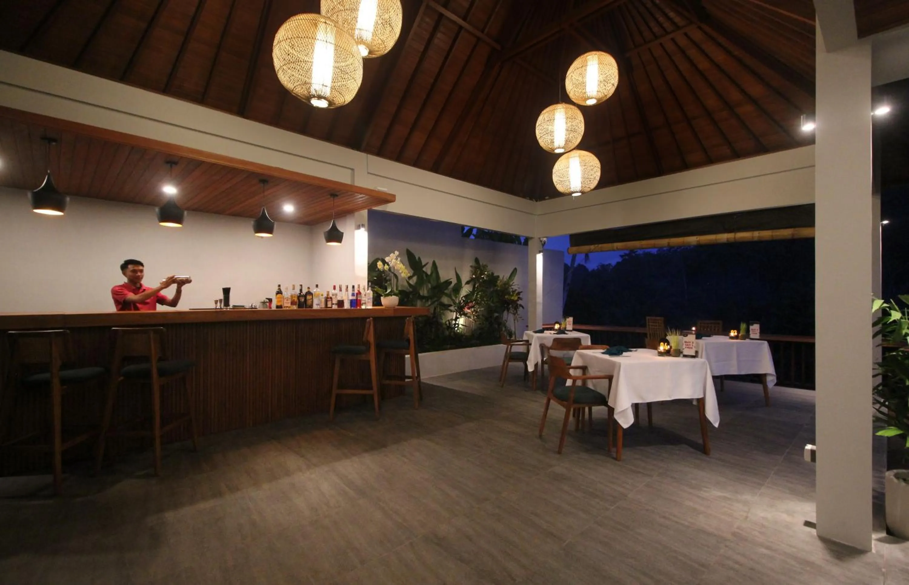 Restaurant/places to eat in The Sidemen Villa