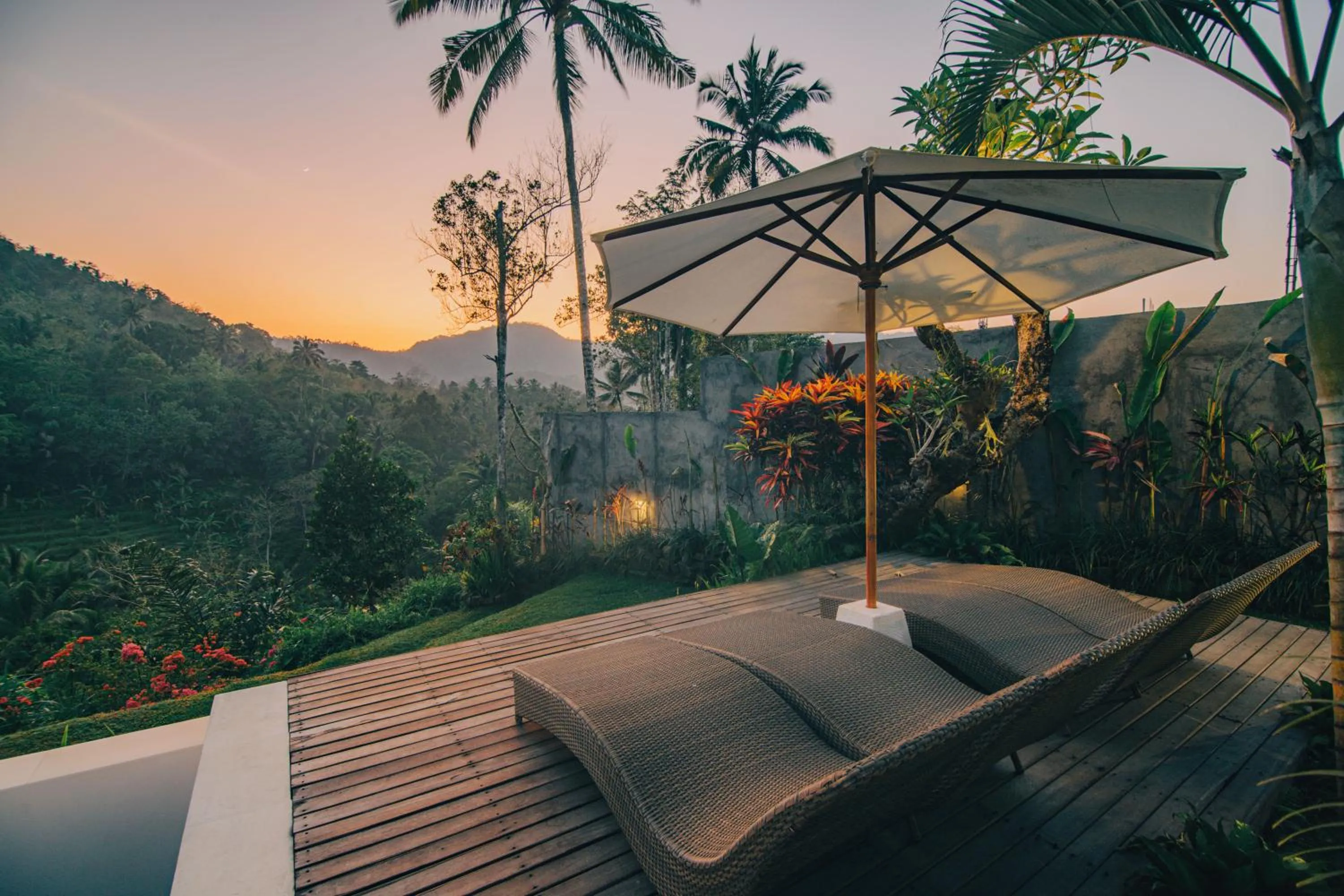 Swimming pool in The Sidemen Villa